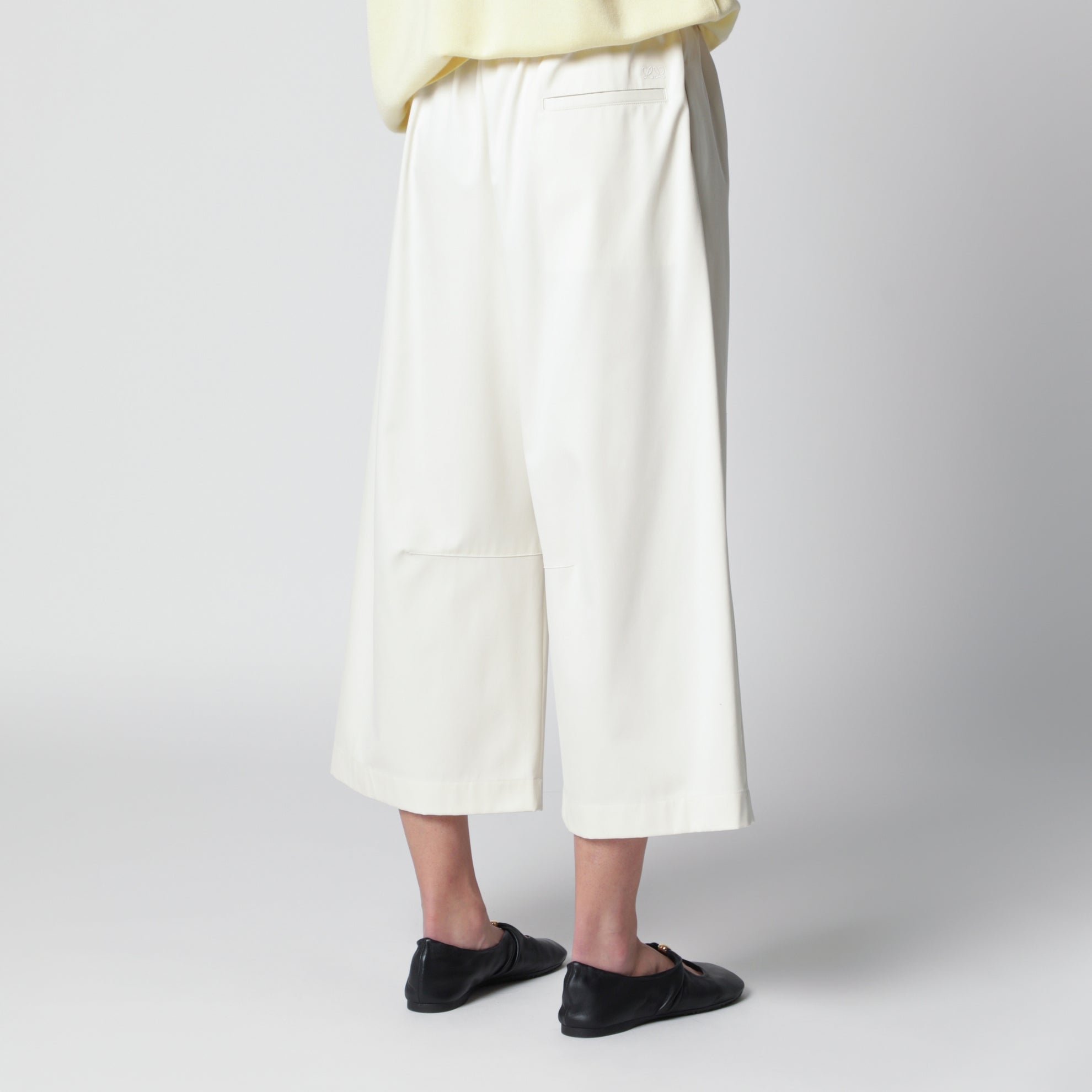 White cotton and silk cropped belted trousers
