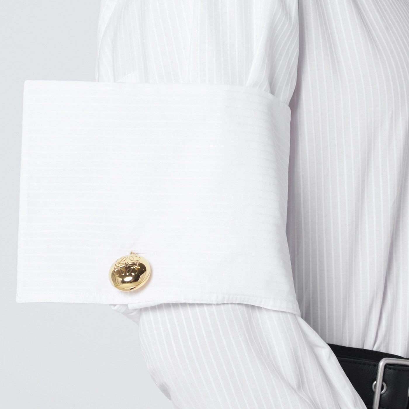 White shirt with double-layer cuffed sleeves