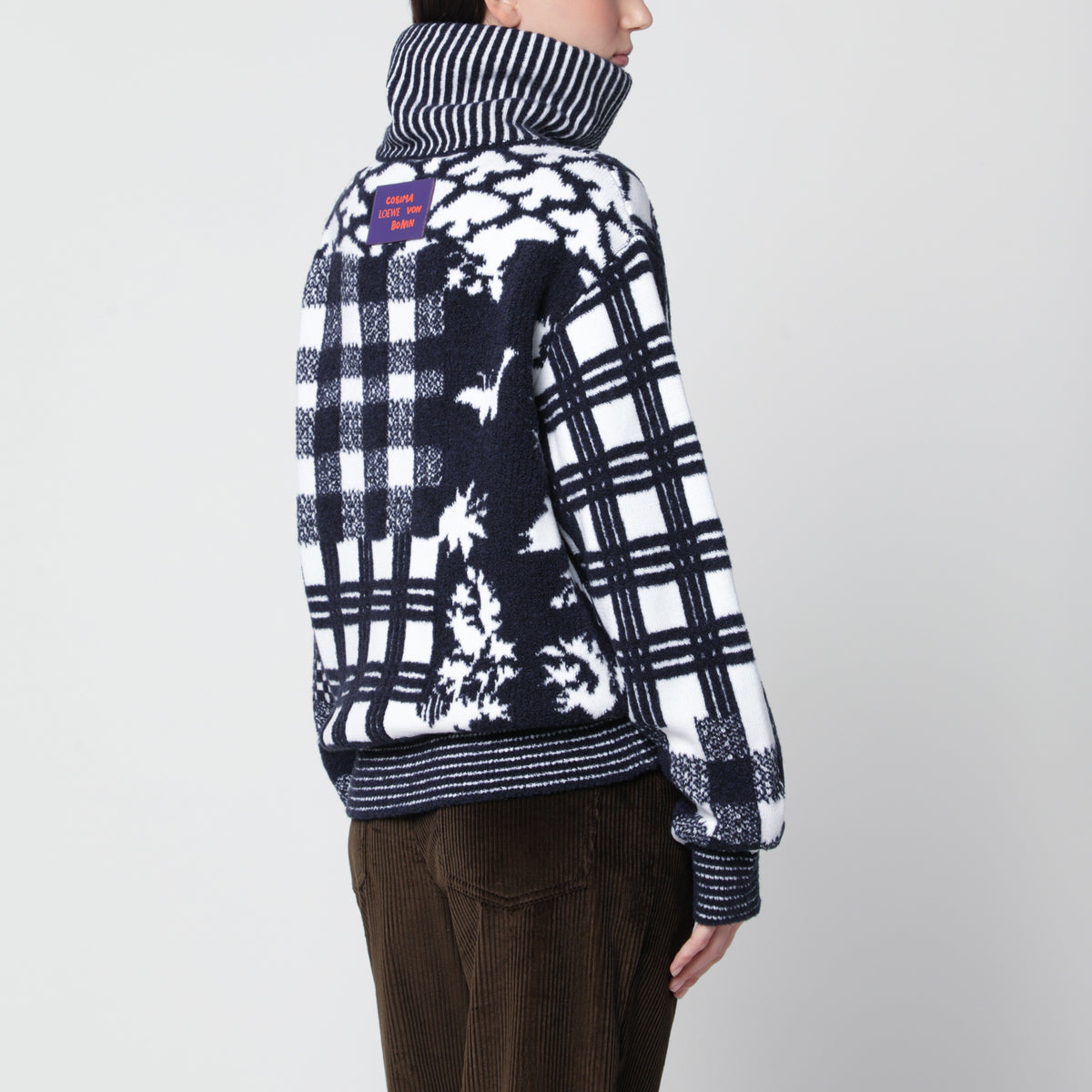 Pull zippé en laine bleu marine et blanche