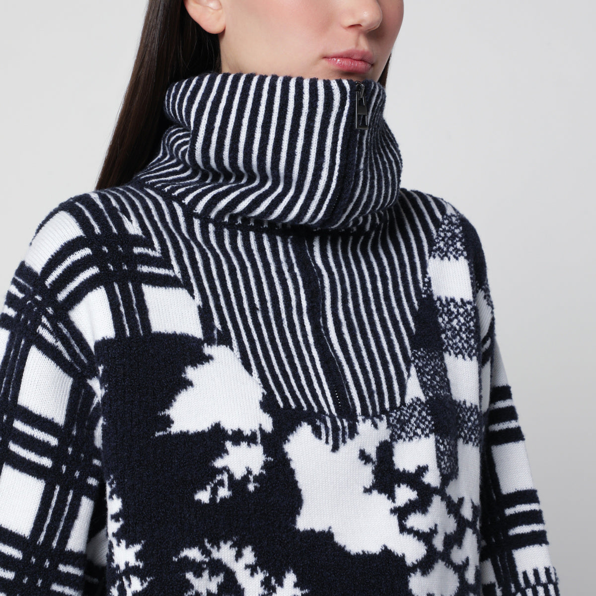 Pull zippé en laine bleu marine et blanche