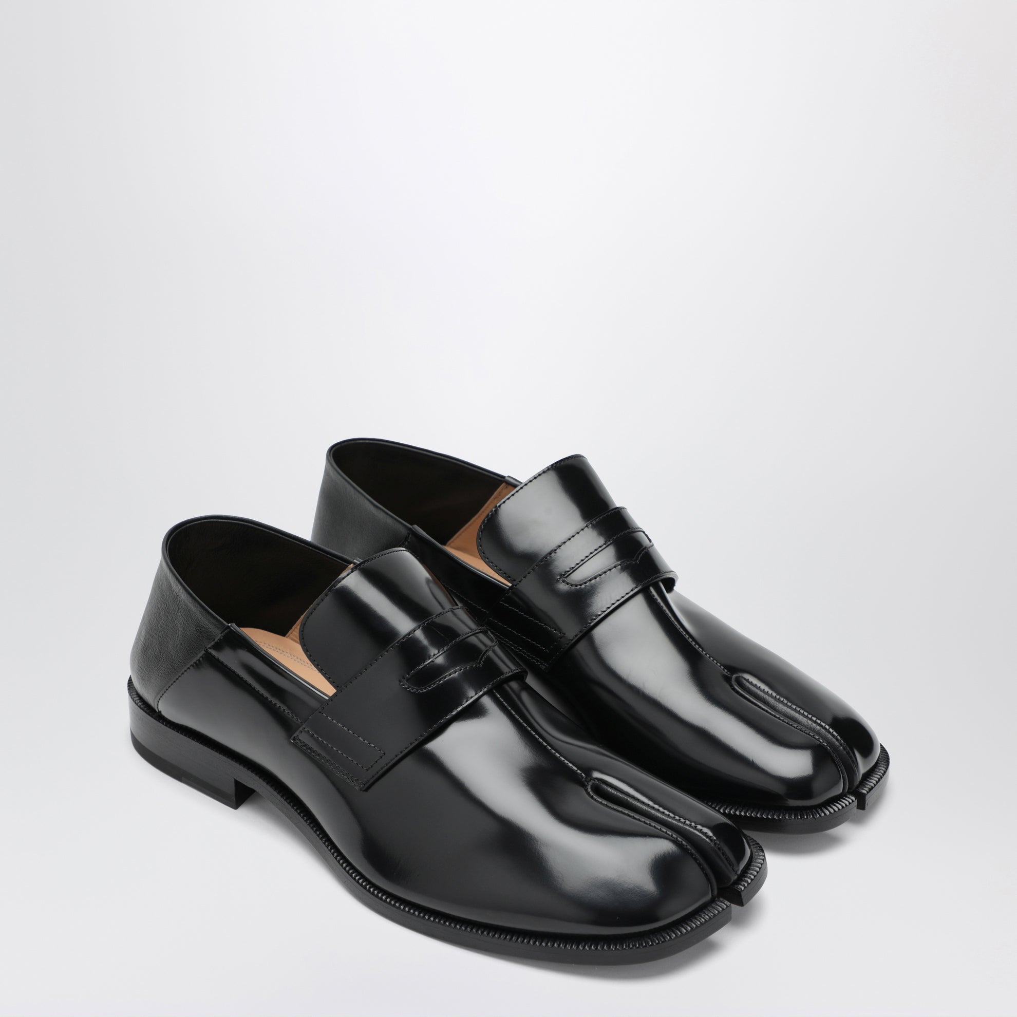 Mocassin Tabi en cuir noir