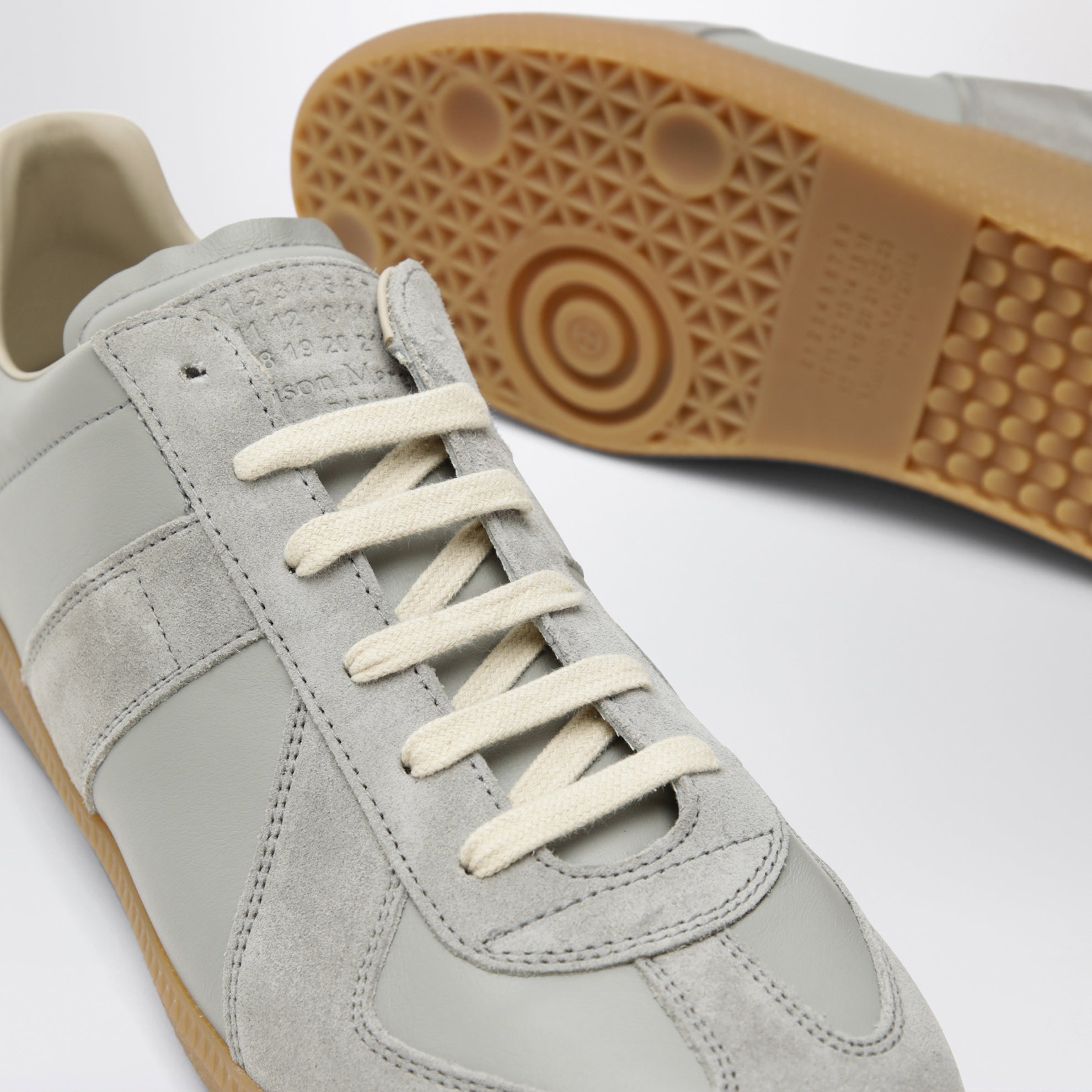 Sneakers Replica grigia chiara