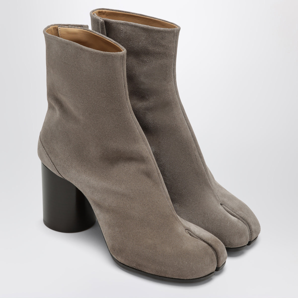 Tabi-Stiefeletten in Taupe aus Wildleder