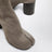 Tabi-Stiefeletten in Taupe aus Wildleder