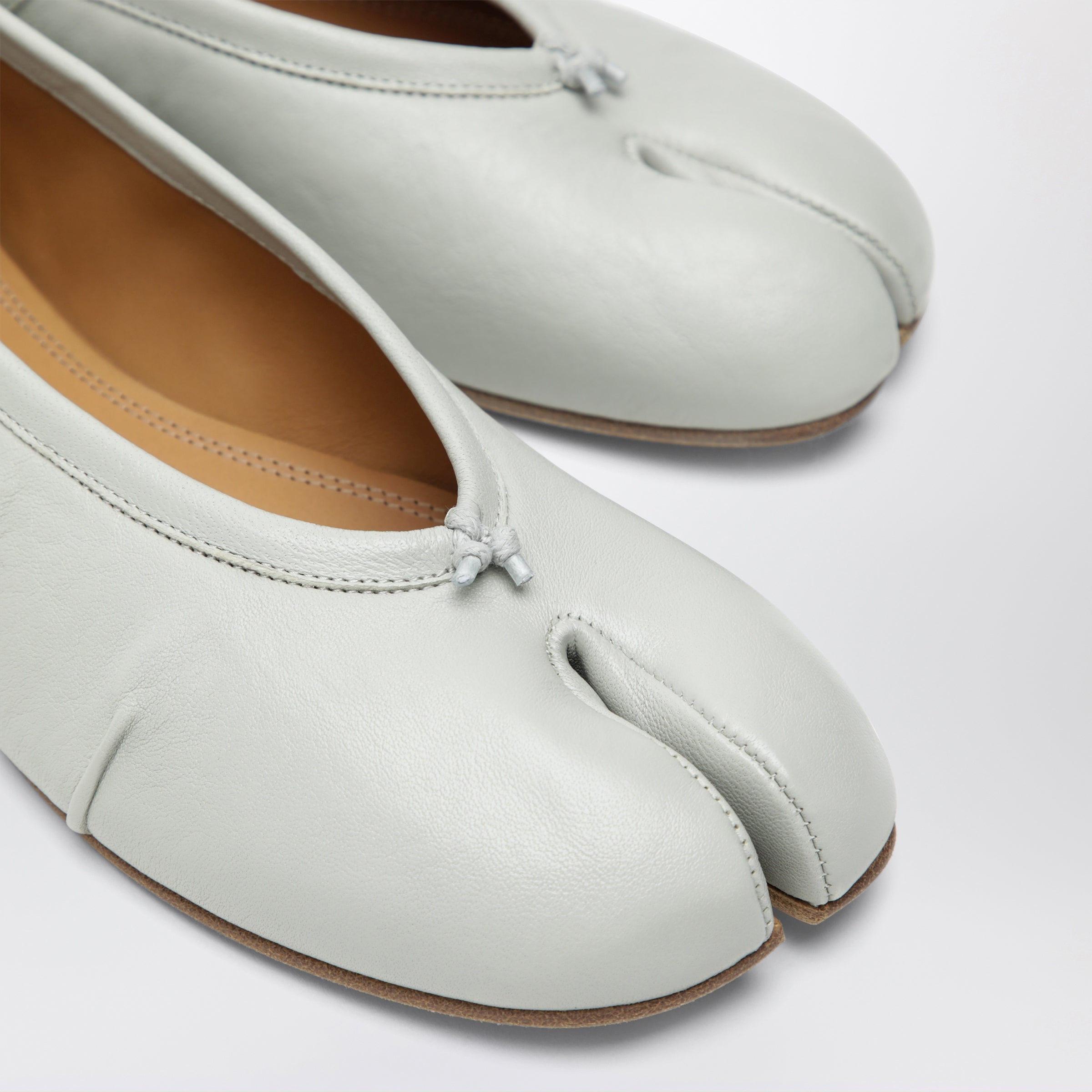 【fnhasa】マルジェラ　バレエ　アイボリー Maison Margiela Tabi New alabaster ballerina flats | TheDoubleF