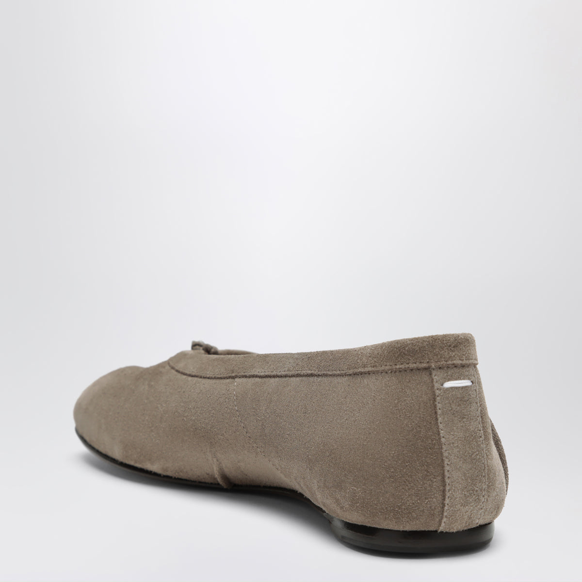 Tabi-Ballerinas in Taupe aus Wildleder