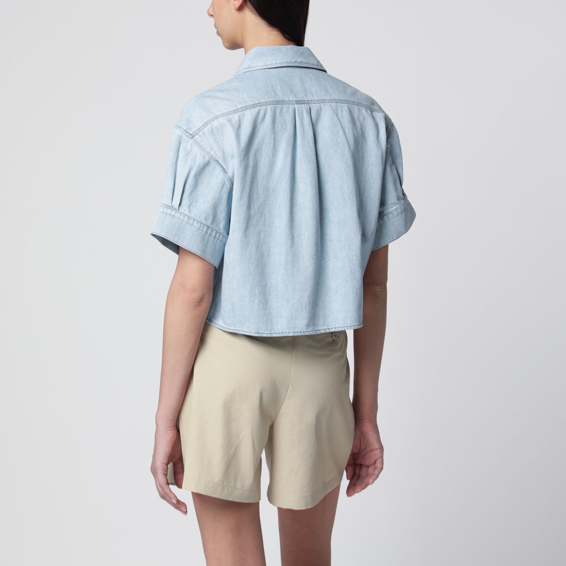 Kurzes Boxy-Hemd aus gewaschenem blauem Denim