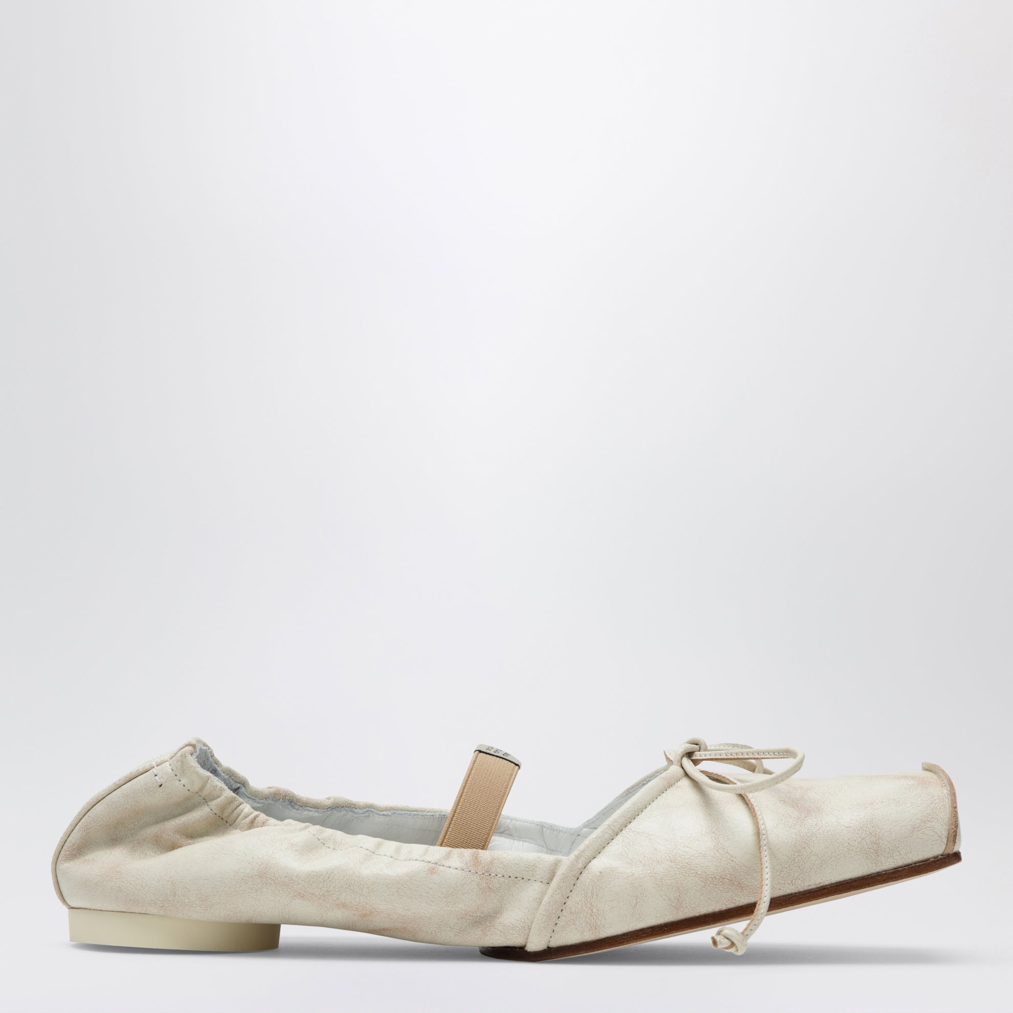 Ballerines à bout carré en cuir de veau beige clair