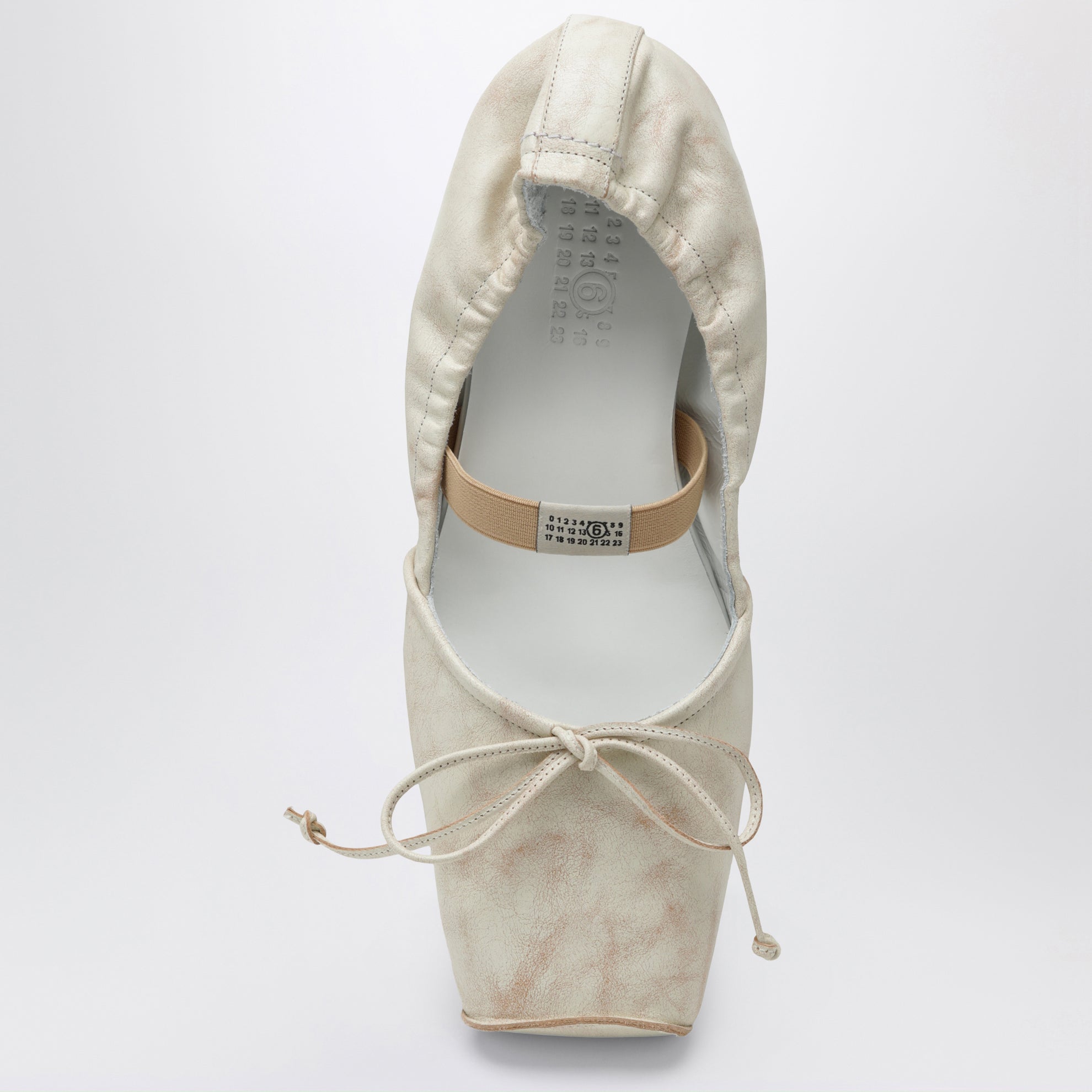 Ballerines à bout carré en cuir de veau beige clair