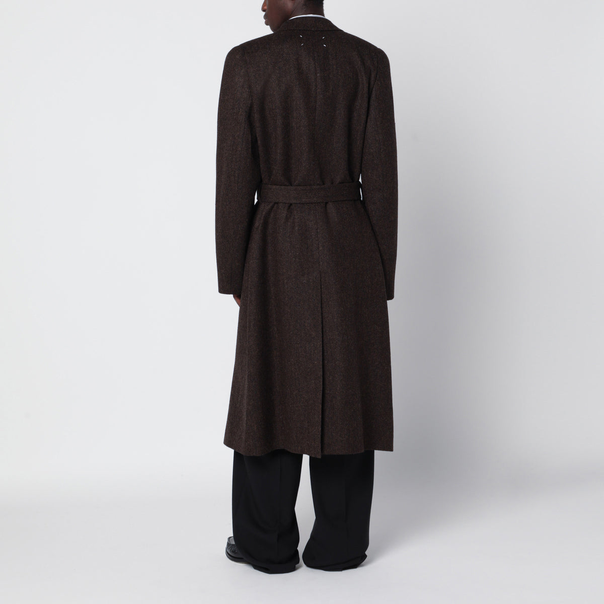 Cappotto con cintura marrone motivo spigato