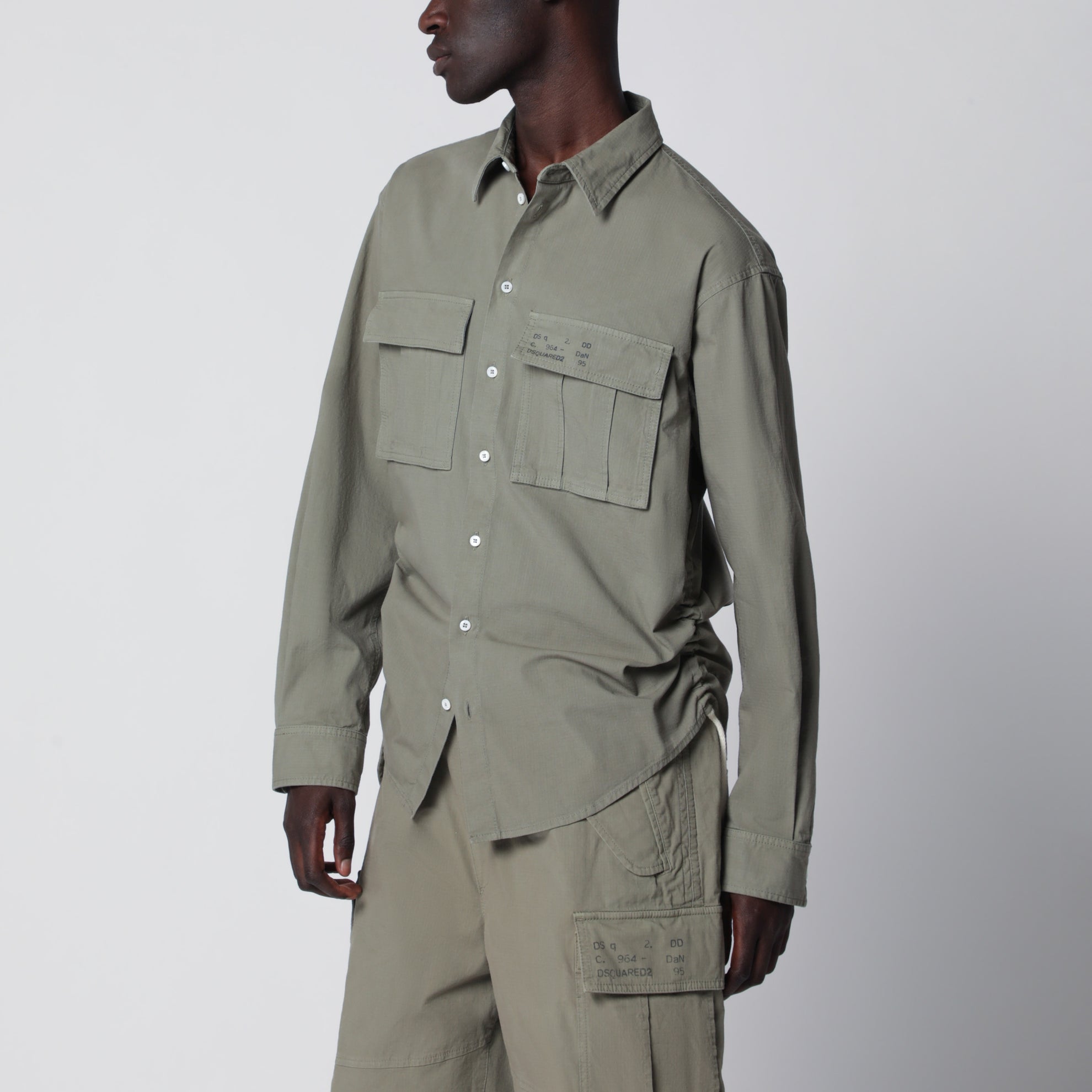 Chemise en coton vert militaire