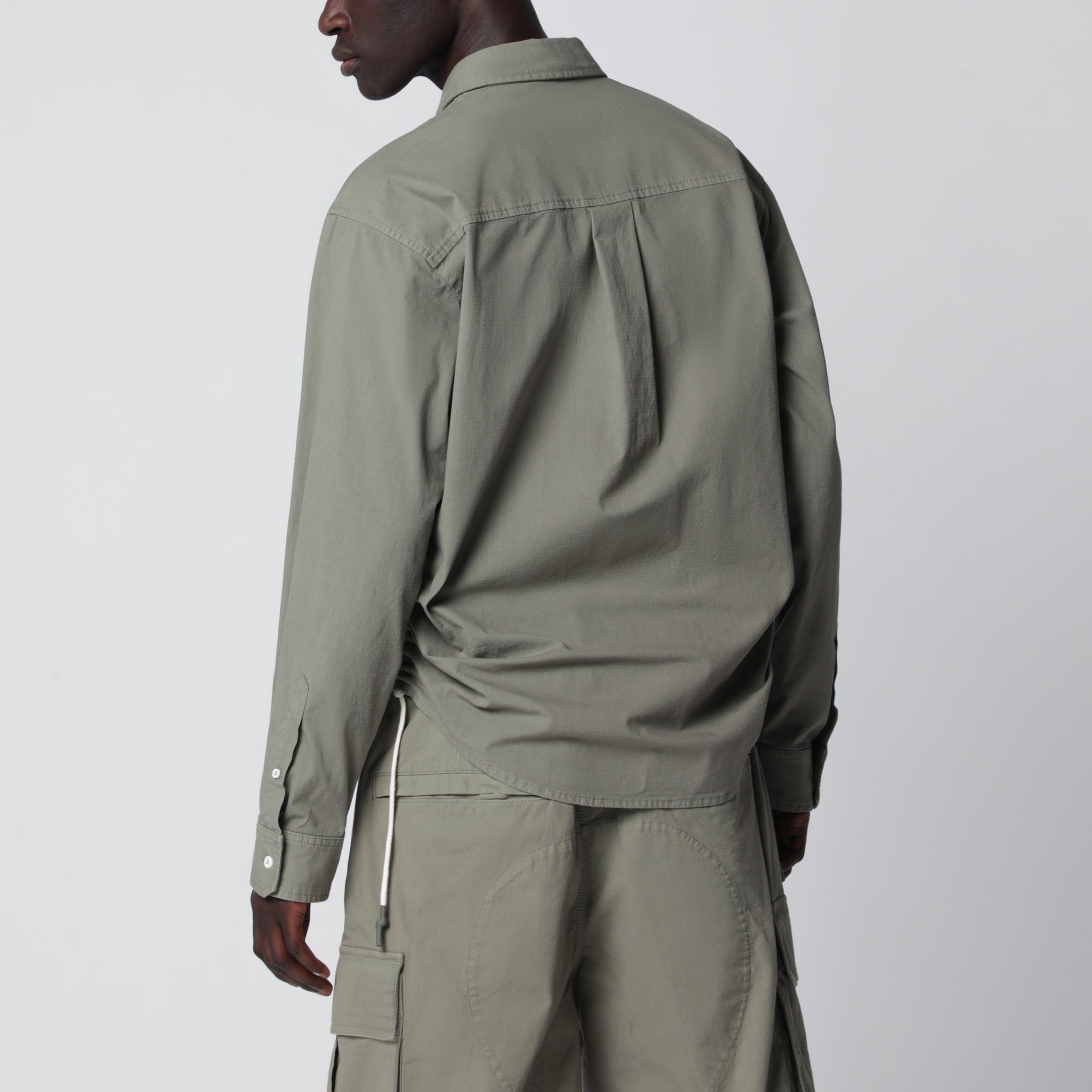 Chemise en coton vert militaire
