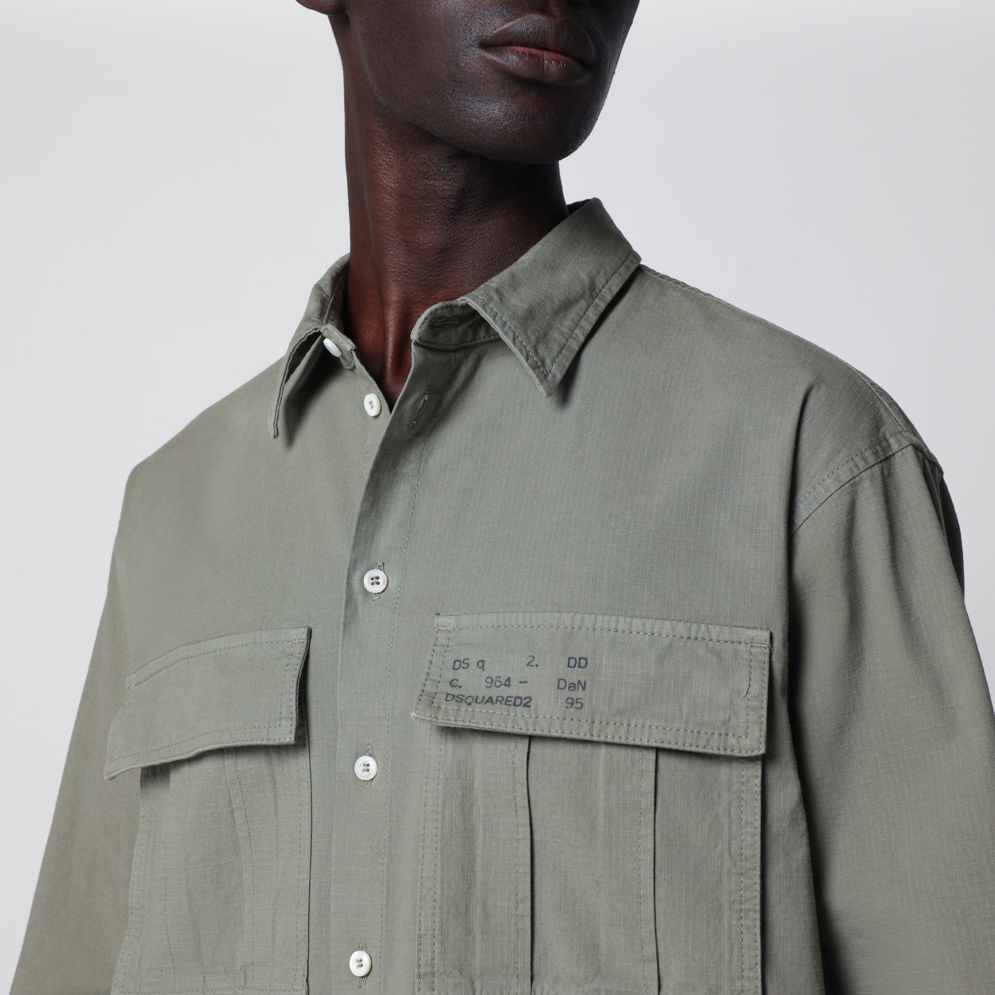 Chemise en coton vert militaire