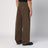 Weite militärgrüne Hose mit Used-Details