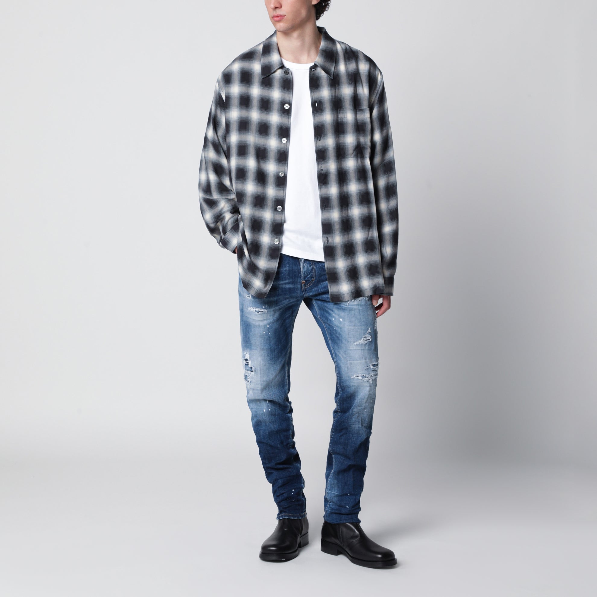 Jeans slim blu slavato con strappi