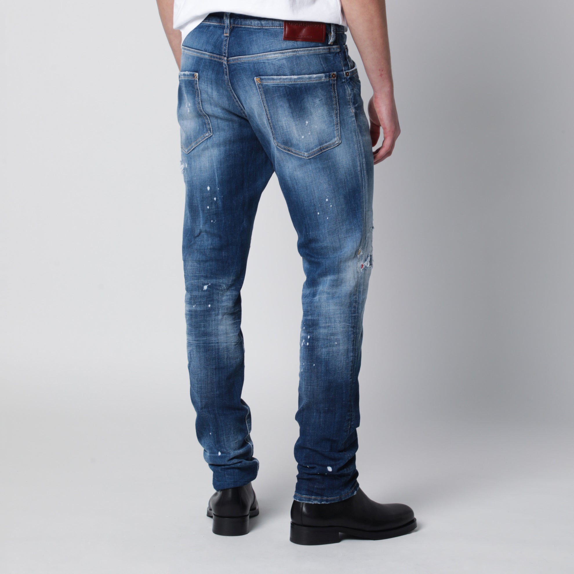 Jeans slim blu slavato con strappi
