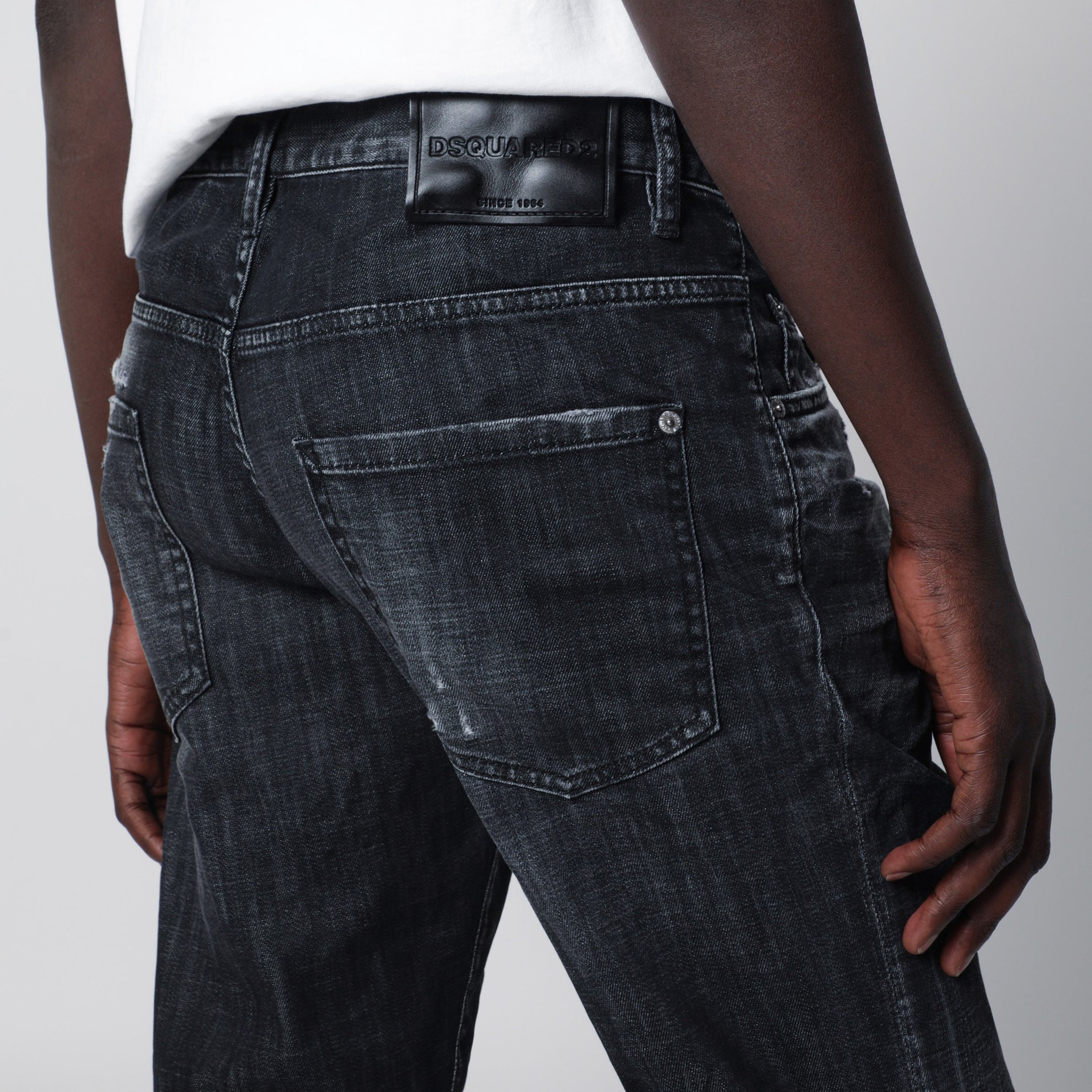 Schwarze Jeans im Washed-Look mit Used-Effekt