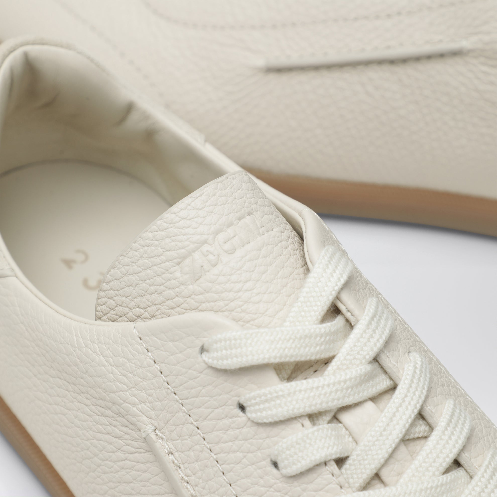 Sneaker 232 bianche in pelle