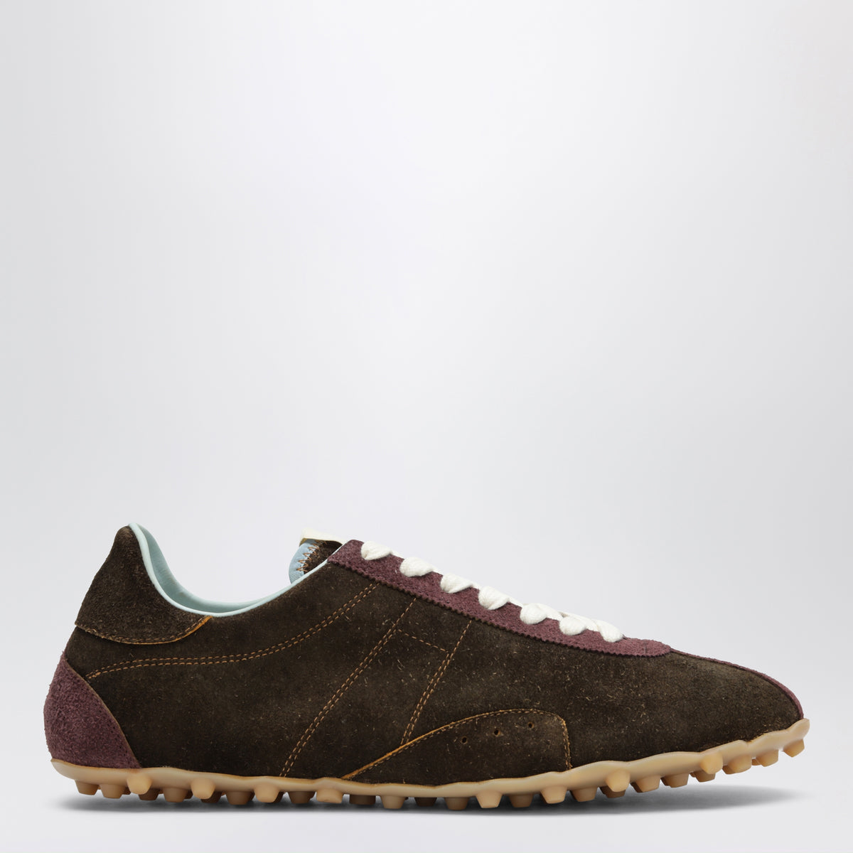 Braune Wildleder-Sneaker
