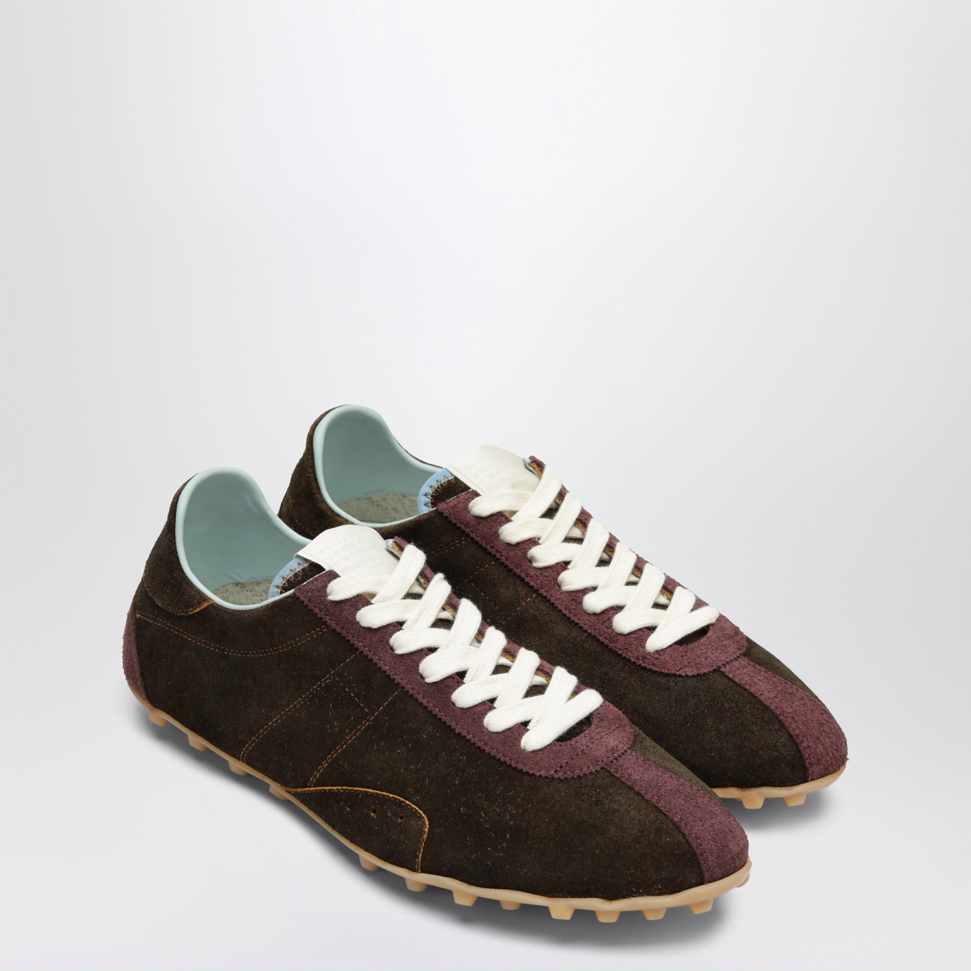 Braune Wildleder-Sneaker