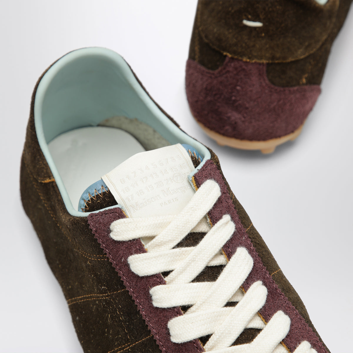 Braune Wildleder-Sneaker