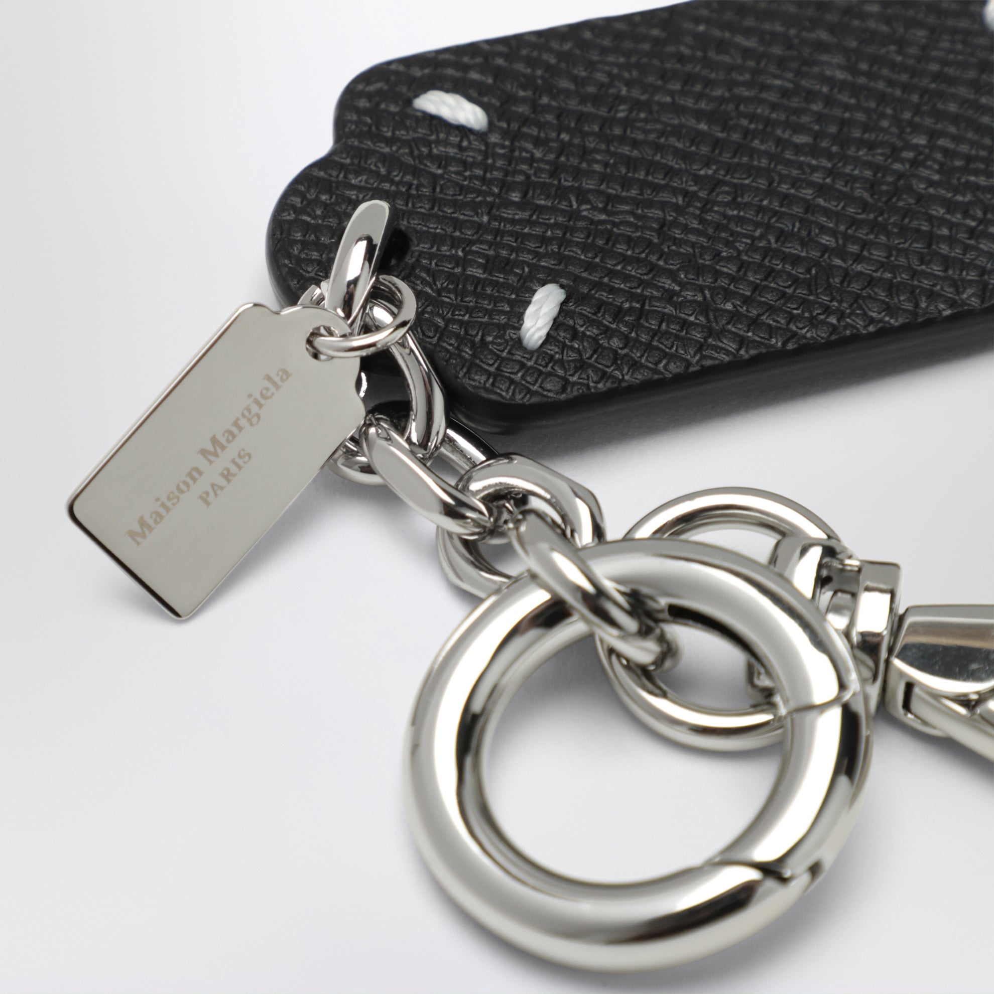 Double-label keychain in black grained calf leather