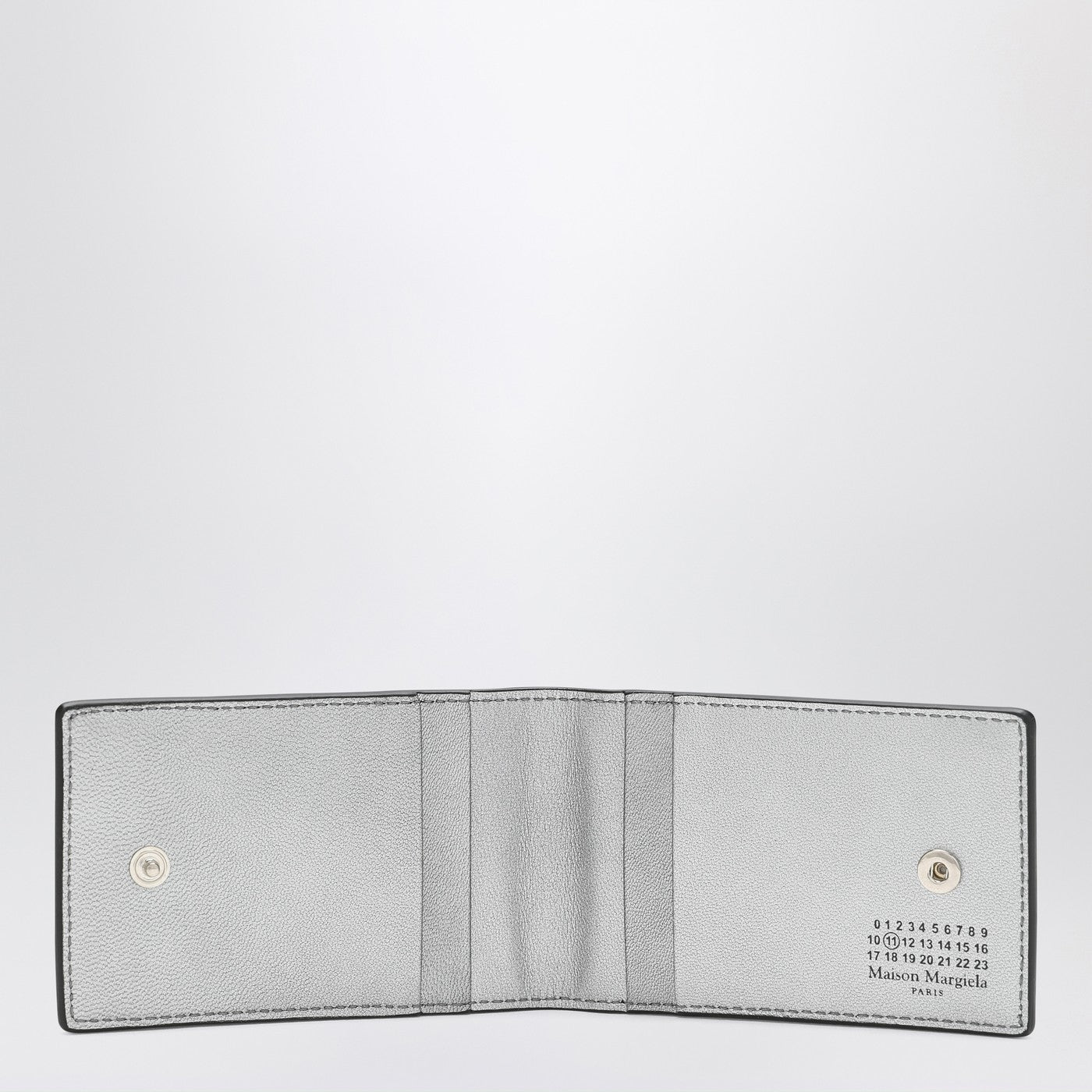 Portacarte con bottone nero con logo