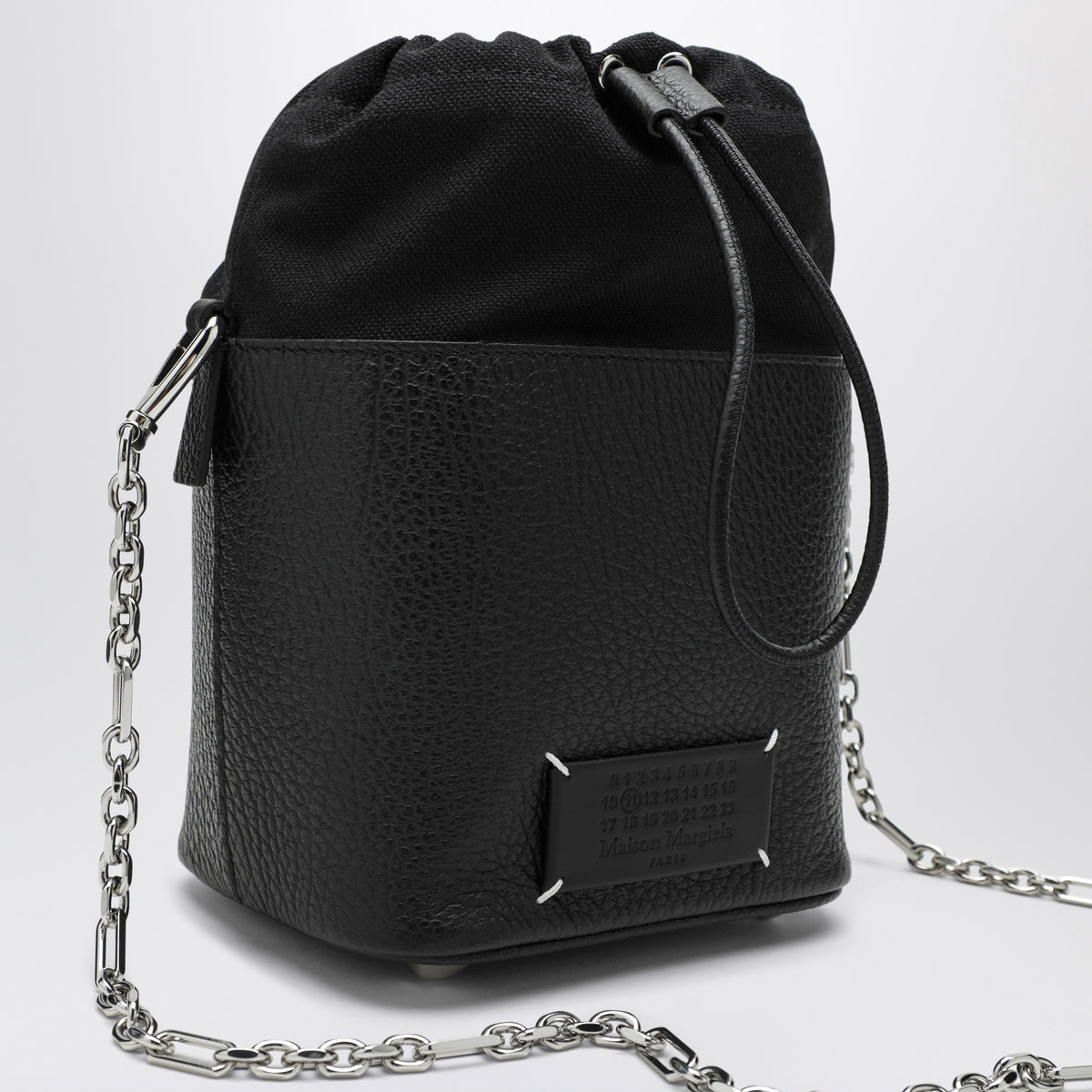 Borsa a secchiello 5AC piccola nera in pelle