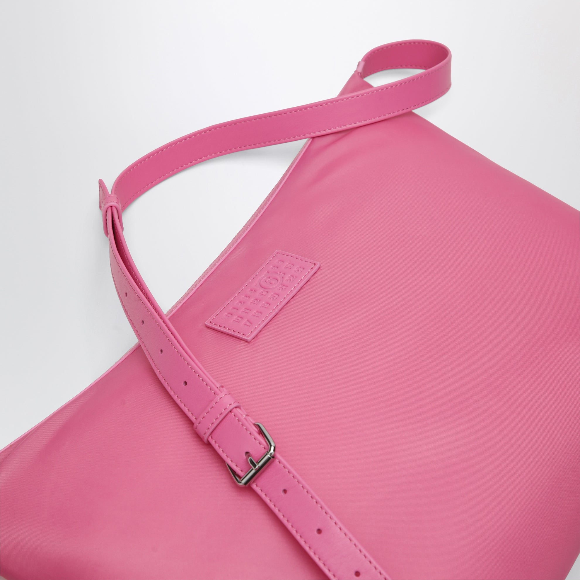 Borsa a tracolla Numeric in nylon rosa carminio