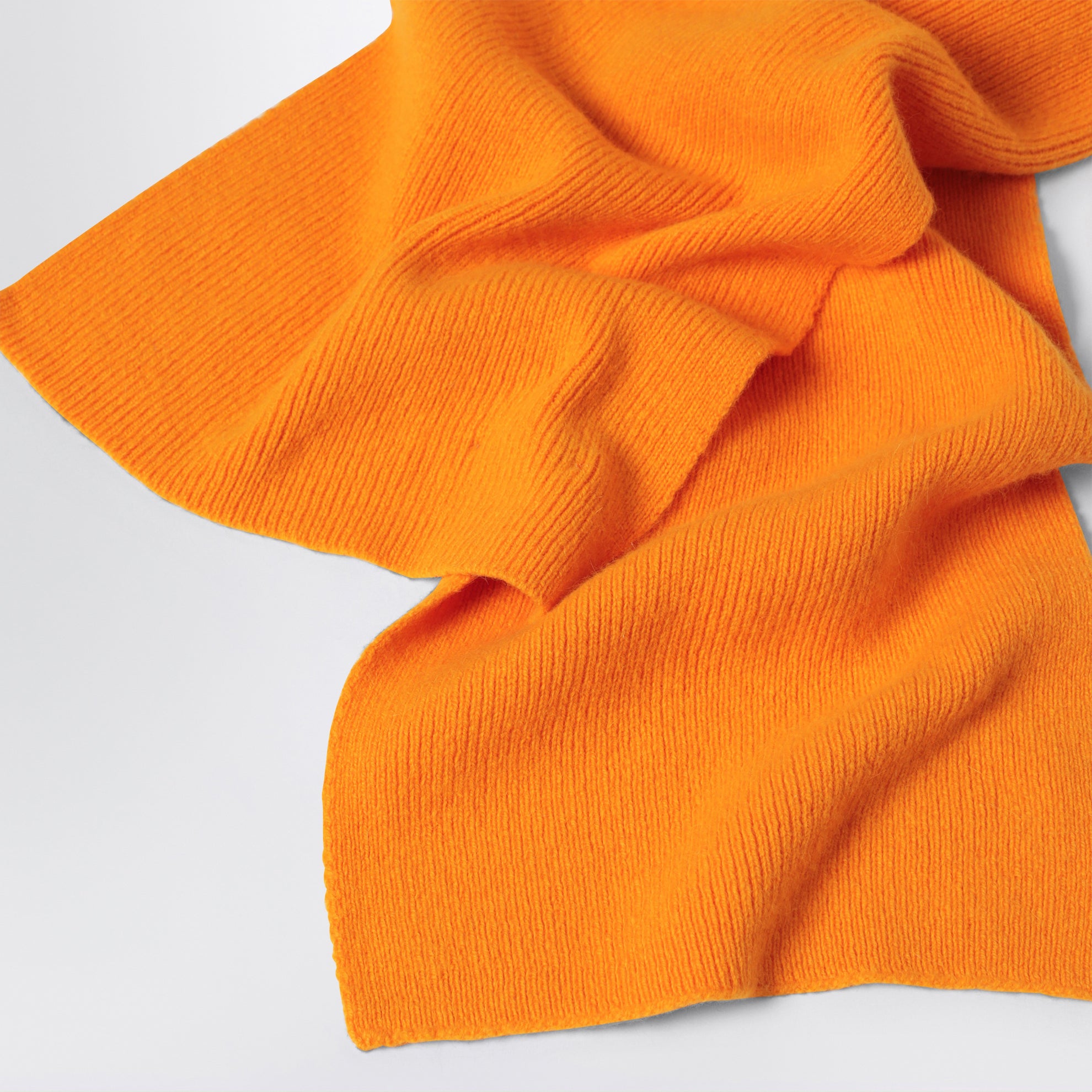Scarf in wool and Caregora in Orange Peel