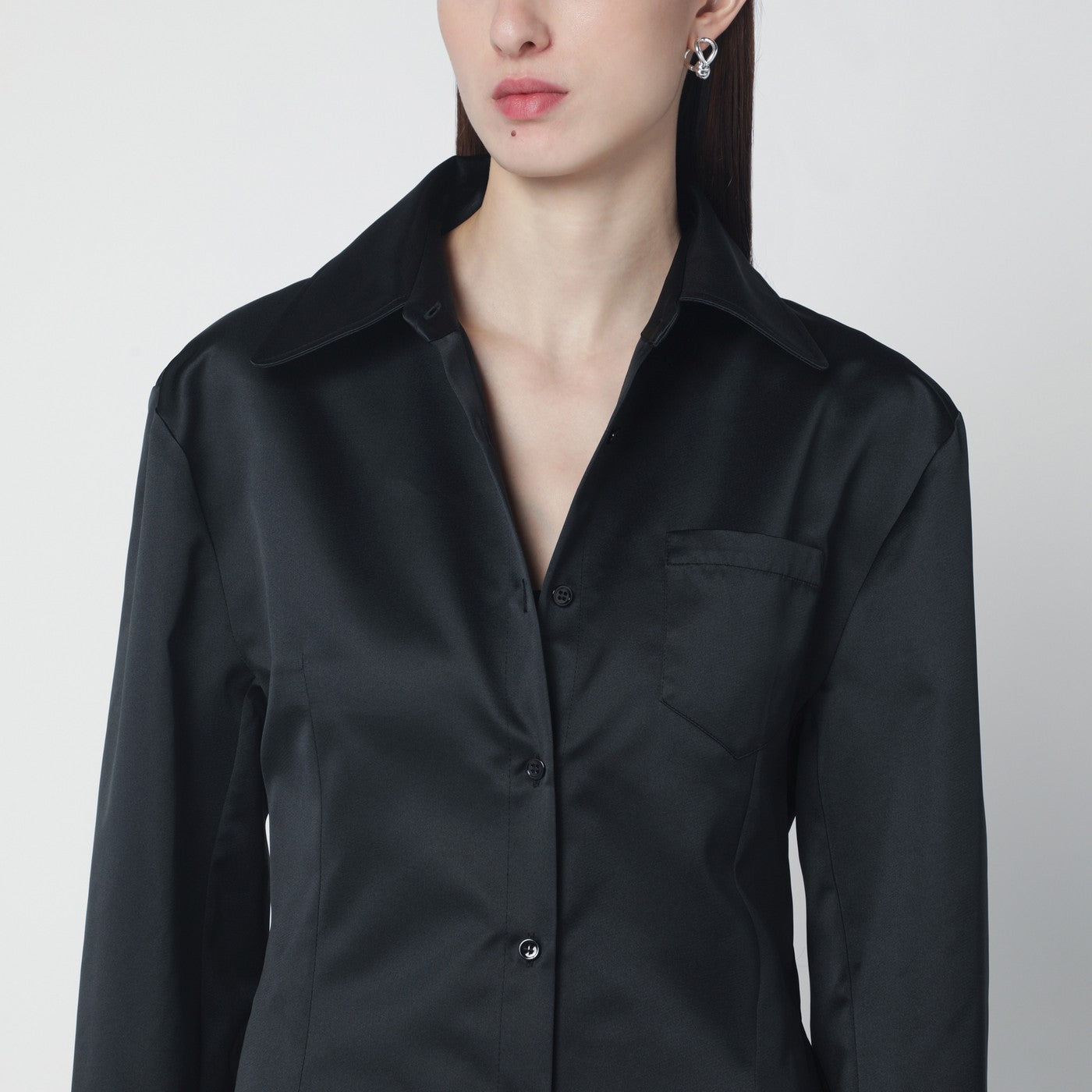 Robe chemise noire en satin