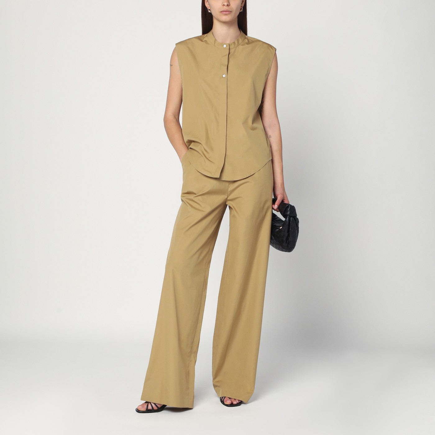 Sand-coloured trousers in cotton