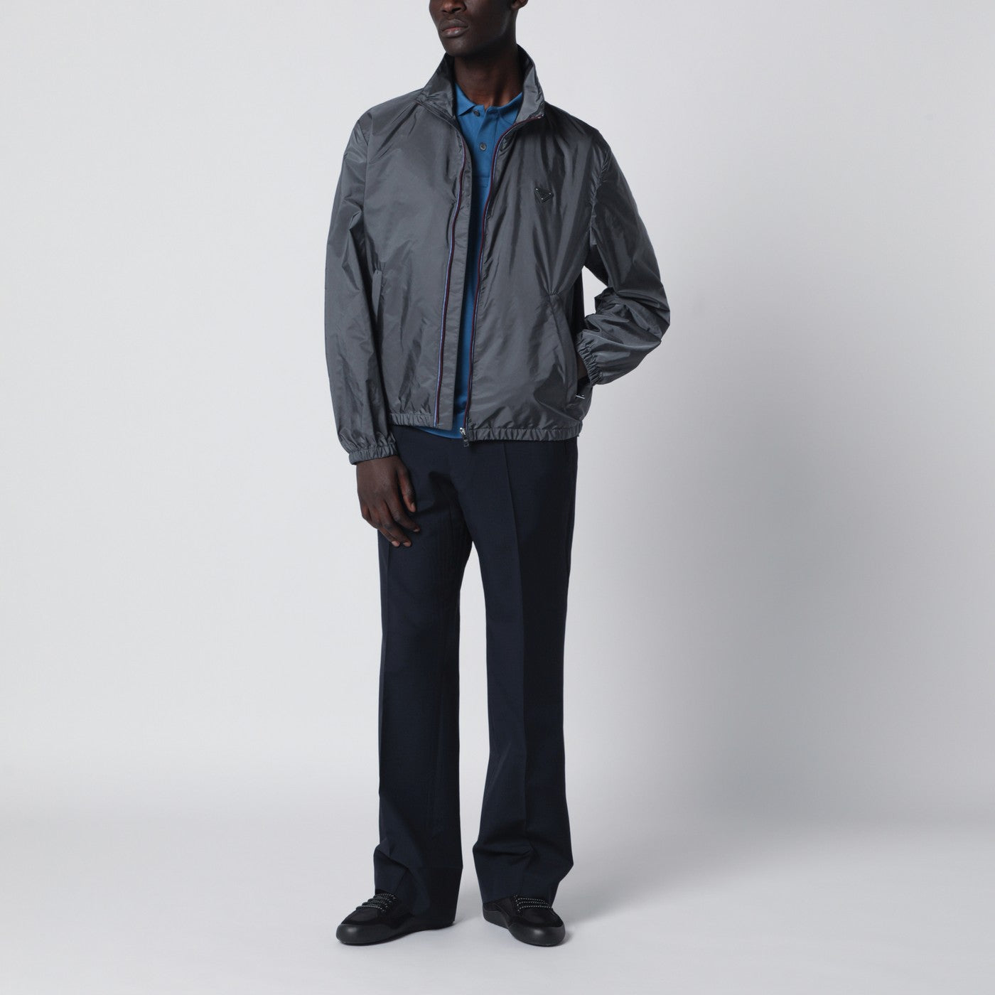 Graue Re-Nylon Jacke mit Reißverschluss