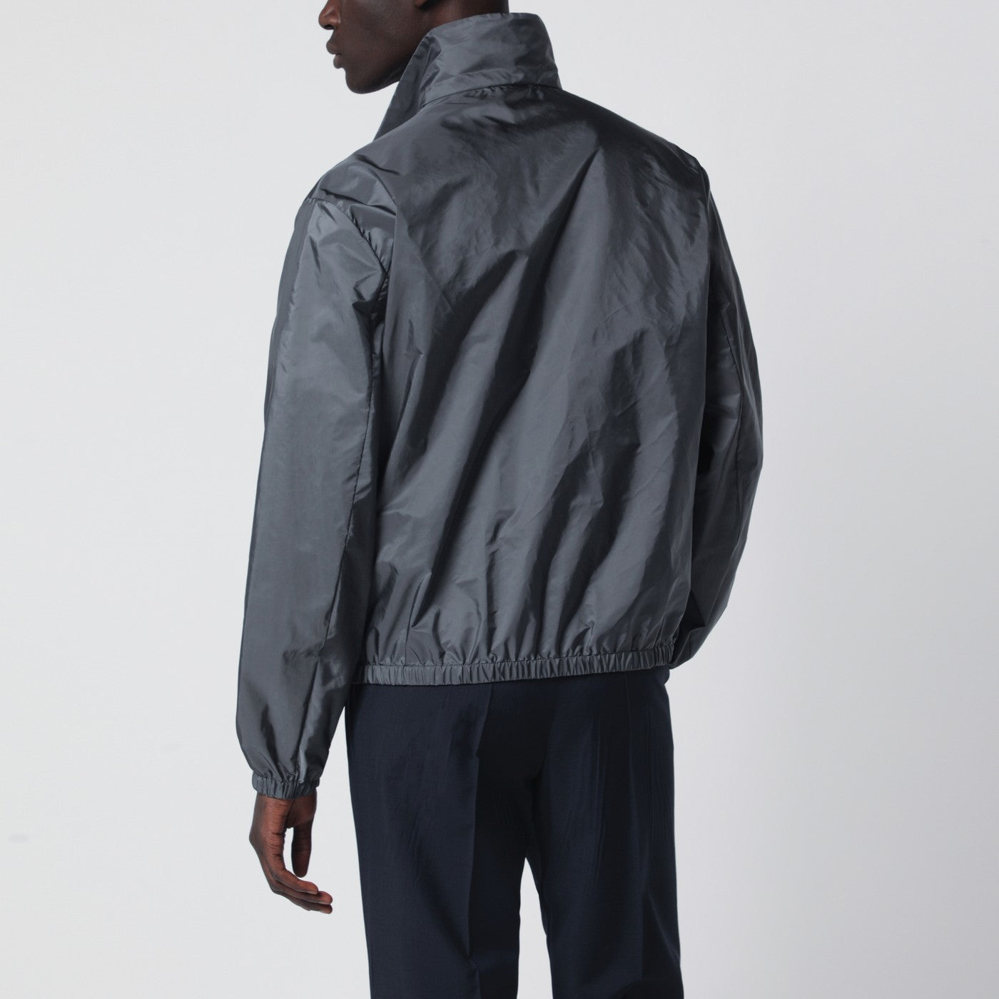 Graue Re-Nylon Jacke mit Reißverschluss