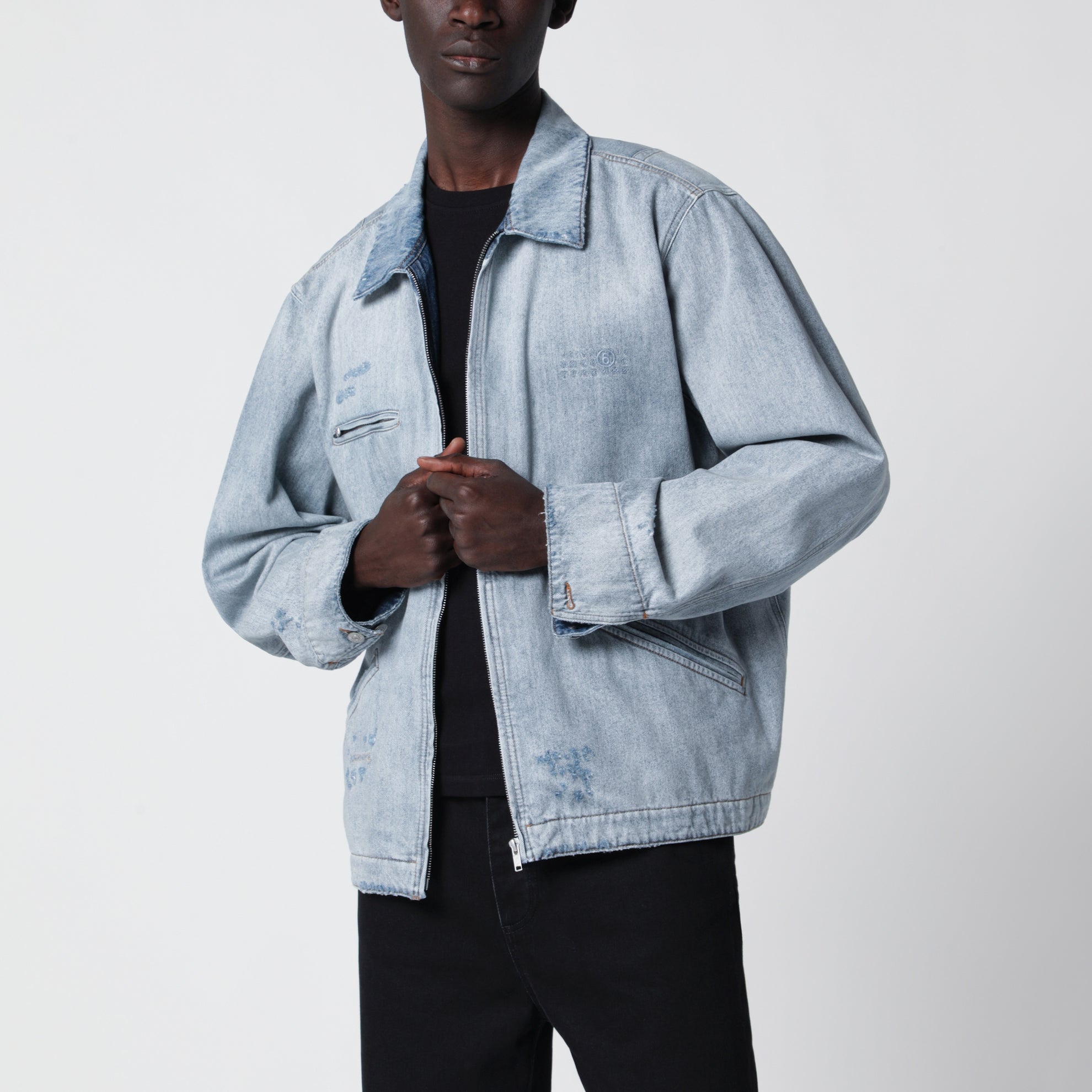 Verwaschene Blaue Denimjacke Mit Reißverschluss