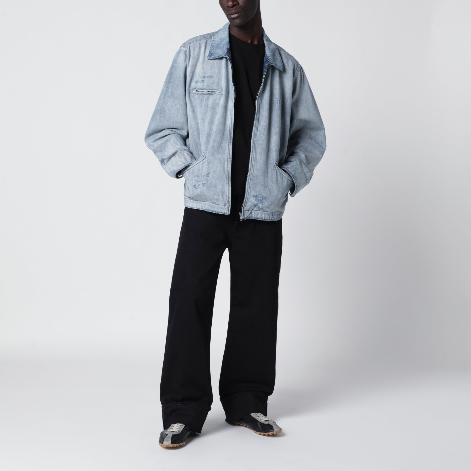 Verwaschene Blaue Denimjacke Mit Reißverschluss