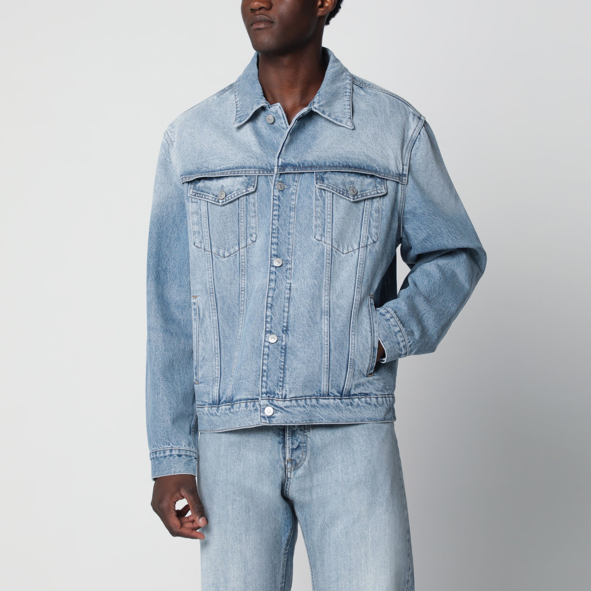 Hellblaue Jeansjacke