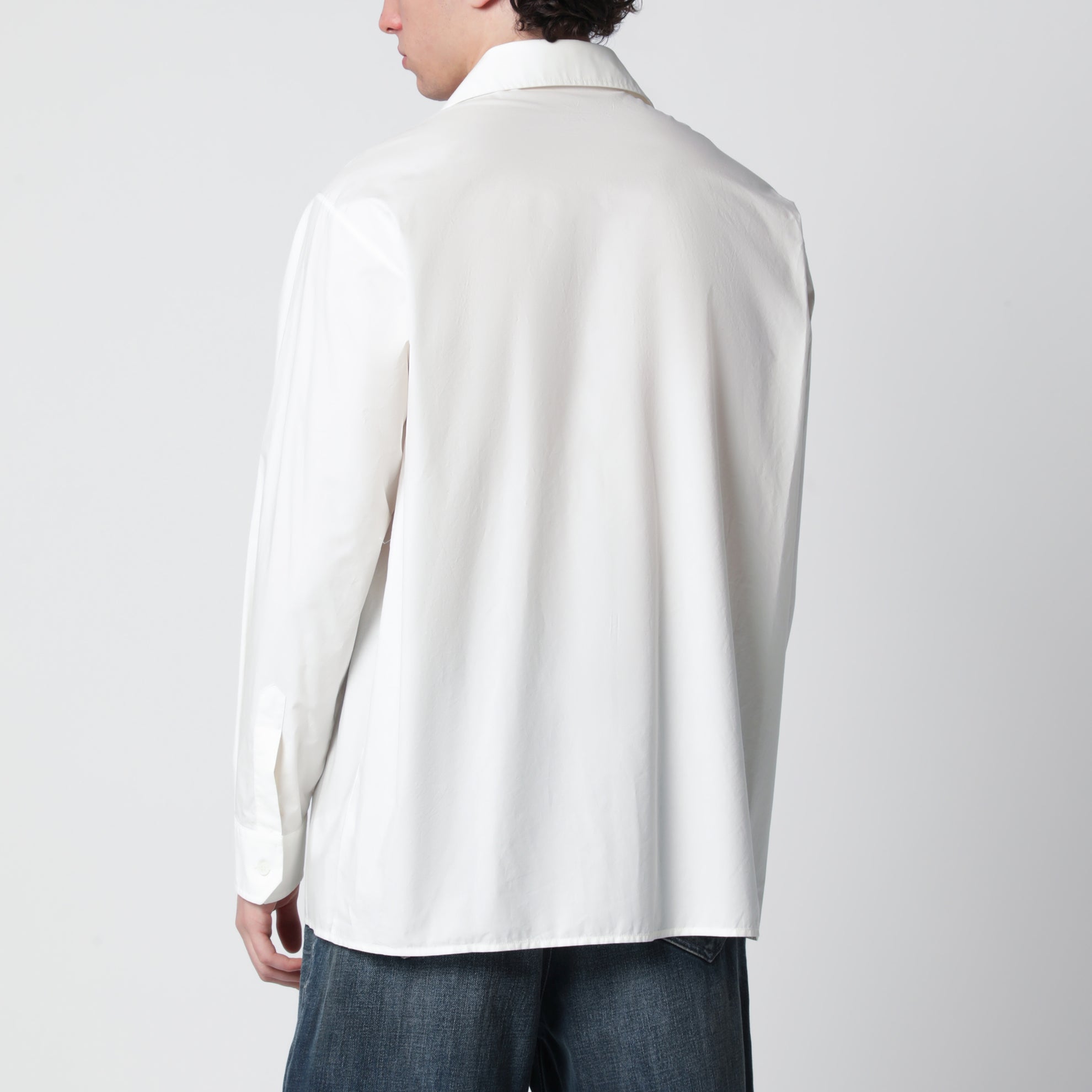 Camicia bianca con stampa spray