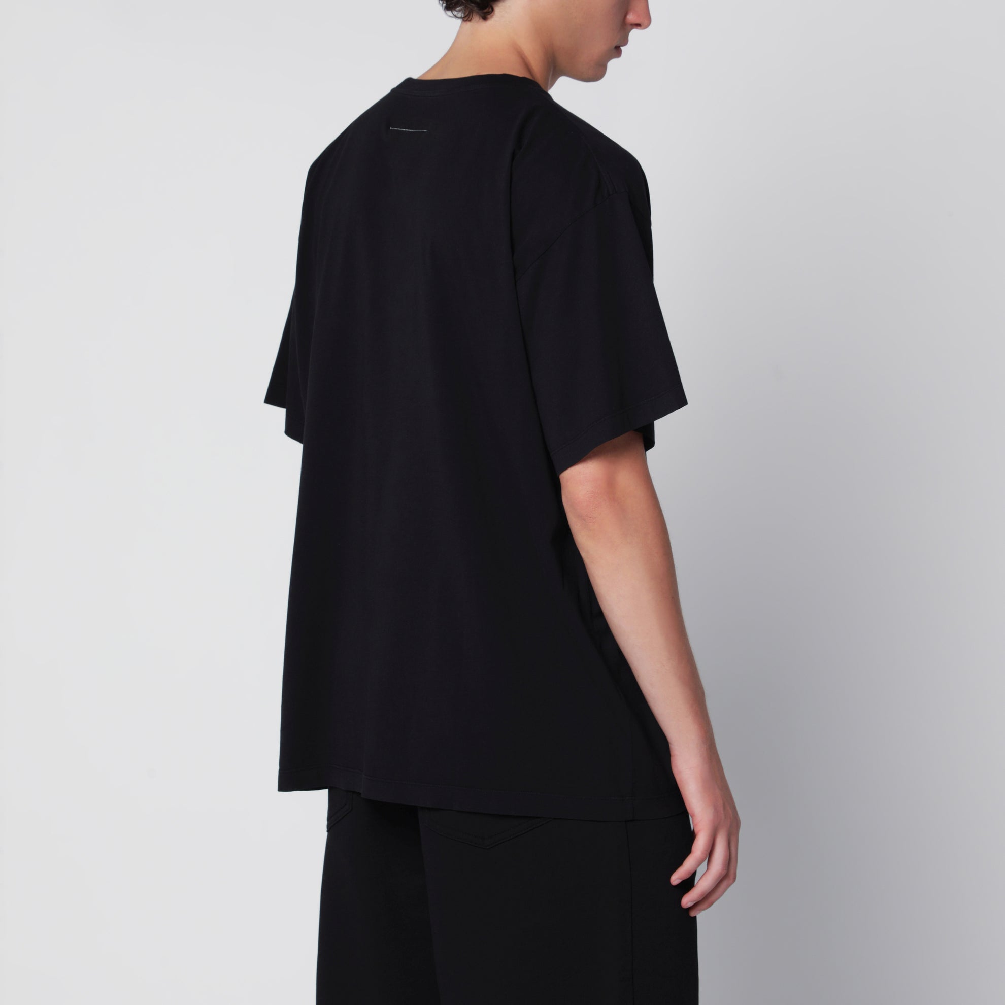 T-shirt nera con stampa logo