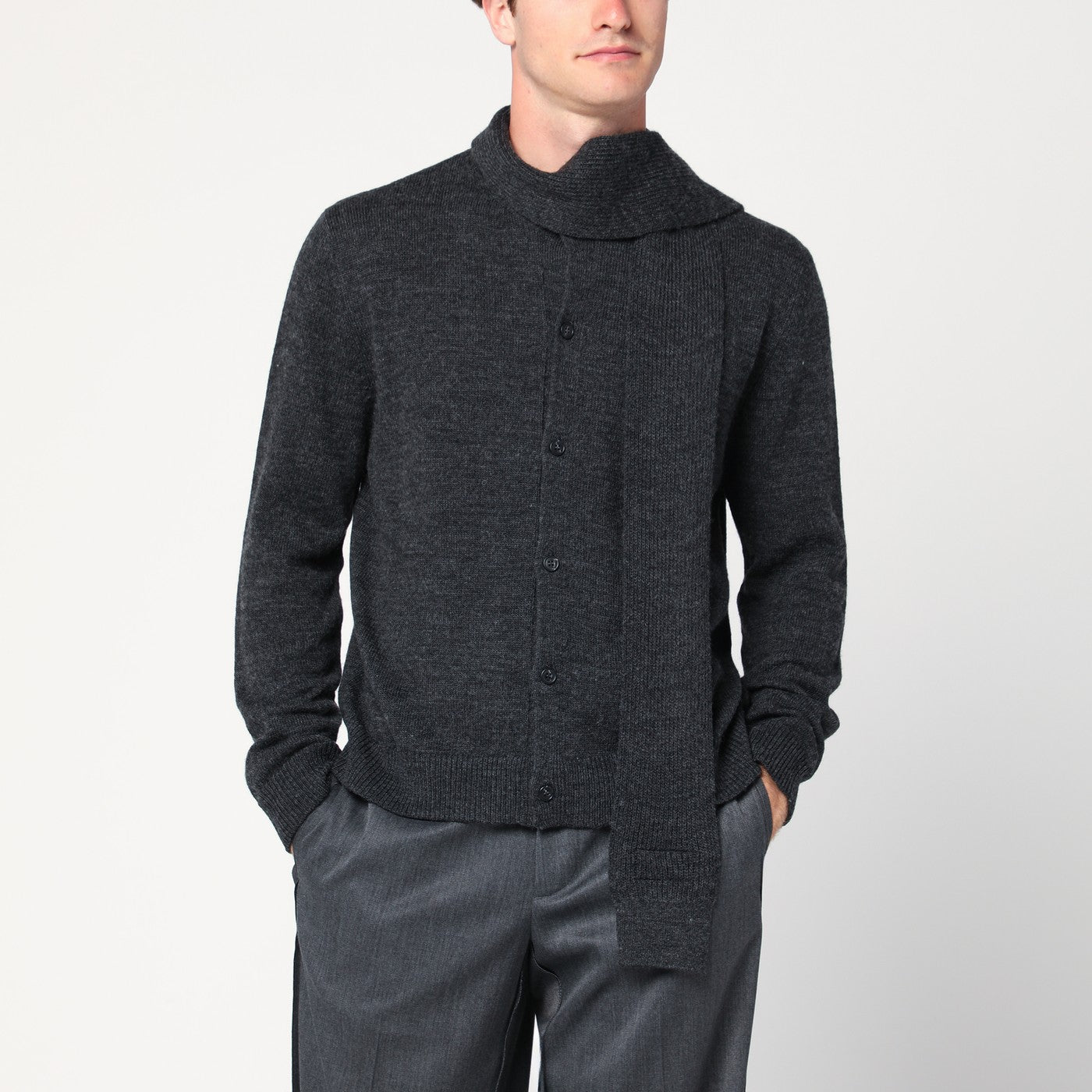 Grauer Wollmisch-Cardigan mit Schal