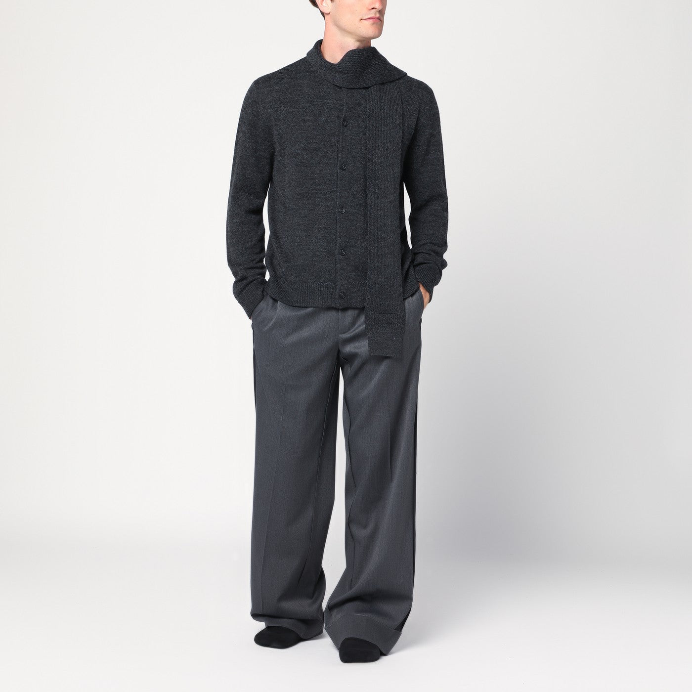Grauer Wollmisch-Cardigan mit Schal