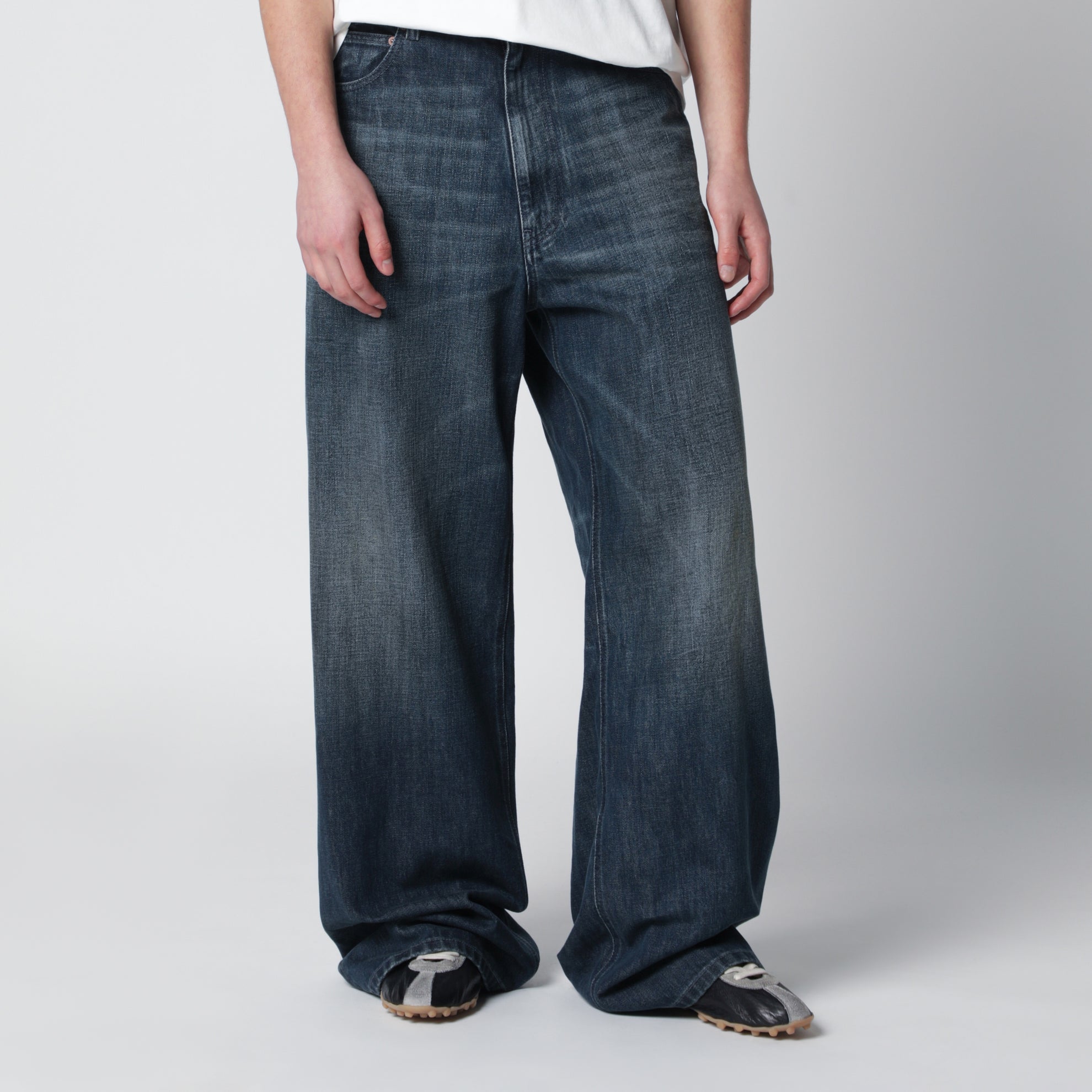 Jeans ampio blu in denim slavato