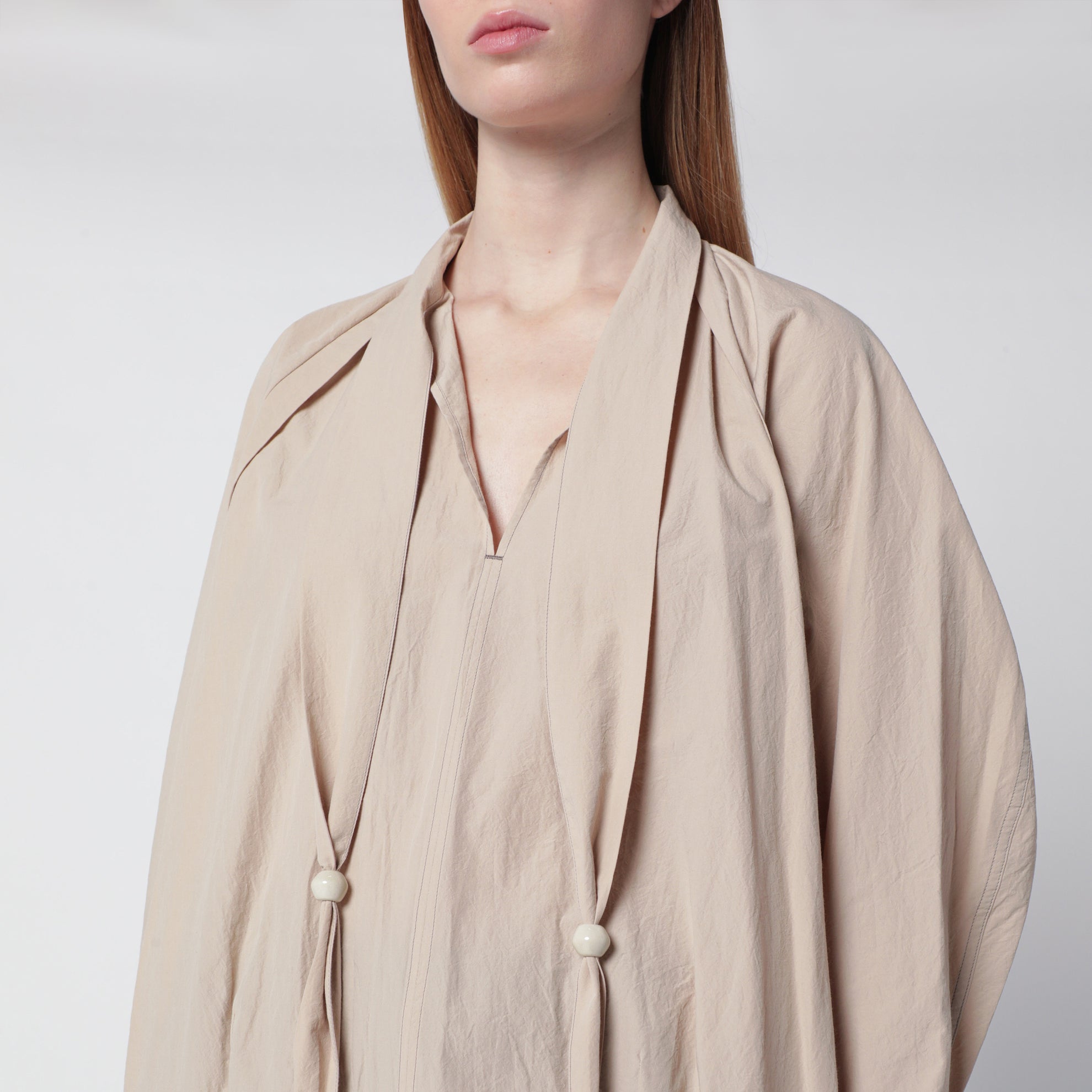 Blusa greige con sciarpa