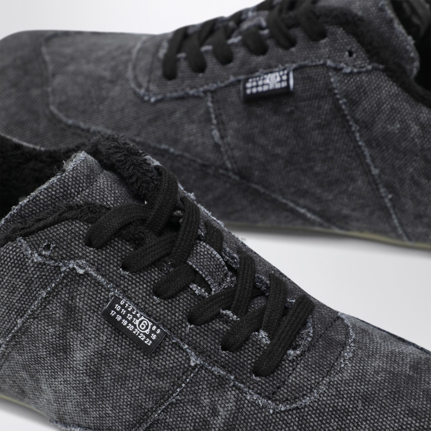 Anatomic sneaker black canvas