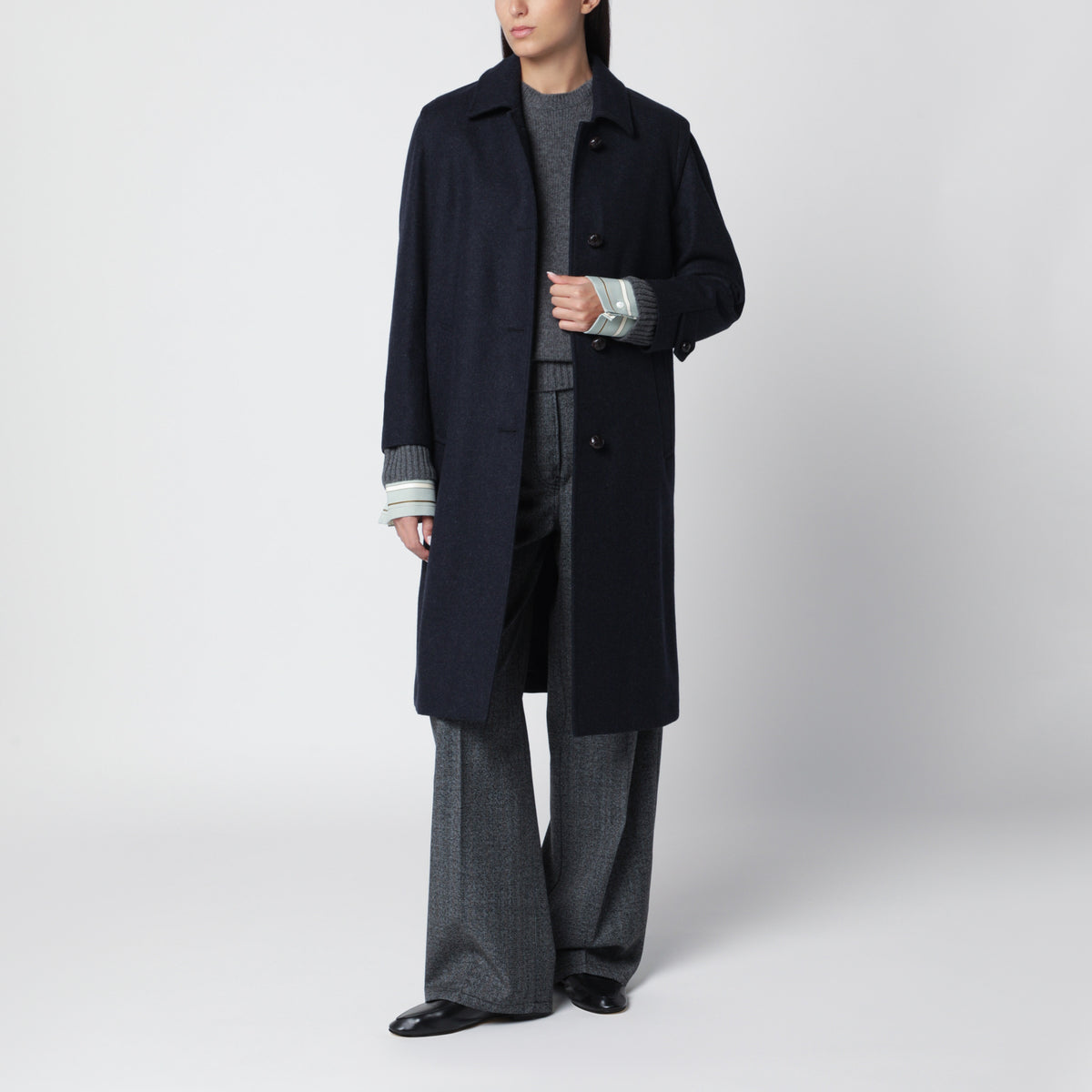 Blauer Mantel aus Wolle