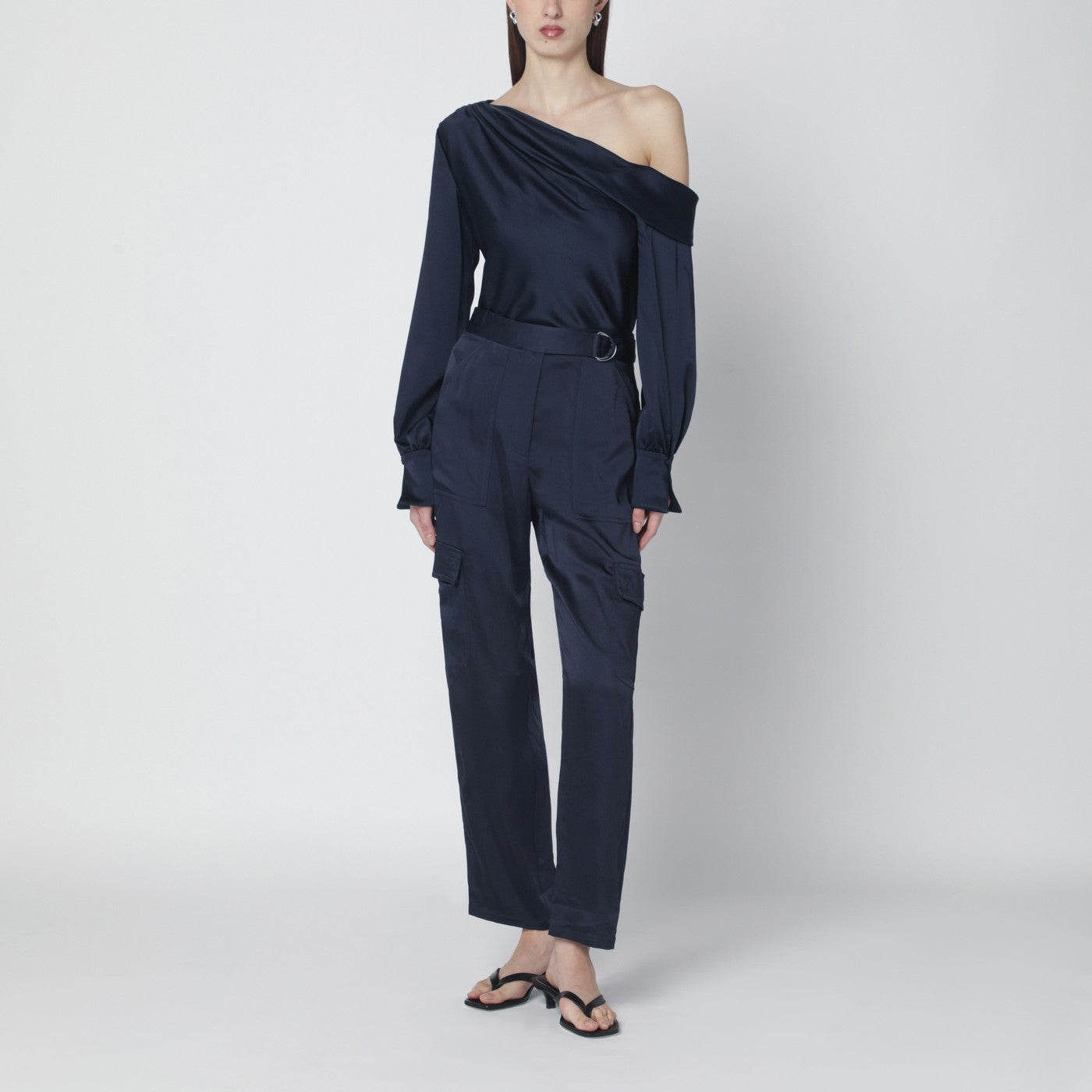 Pantalon Carolina bleu nuit en satin brillant