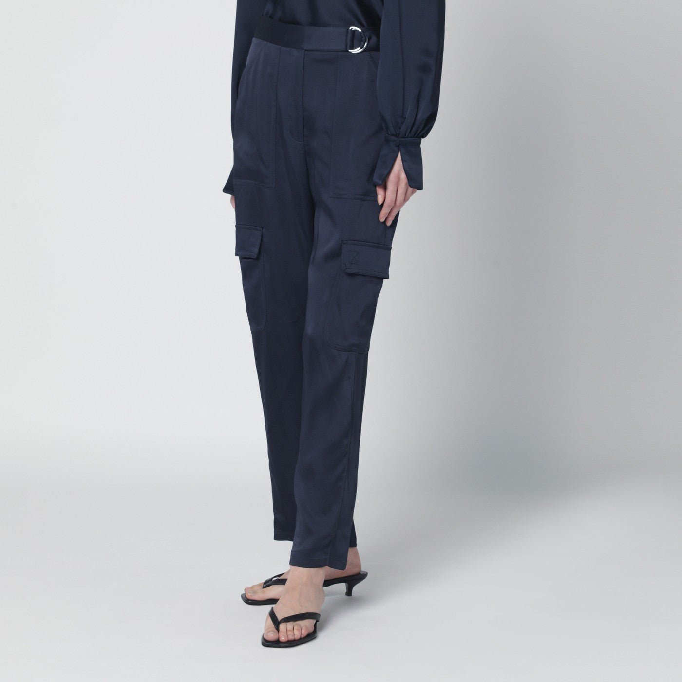 Pantalon Carolina bleu nuit en satin brillant