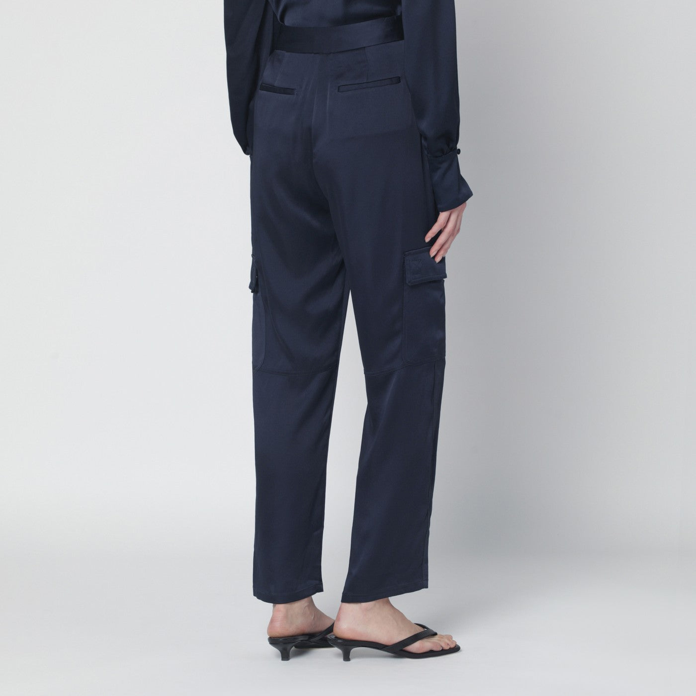 Pantalon Carolina bleu nuit en satin brillant