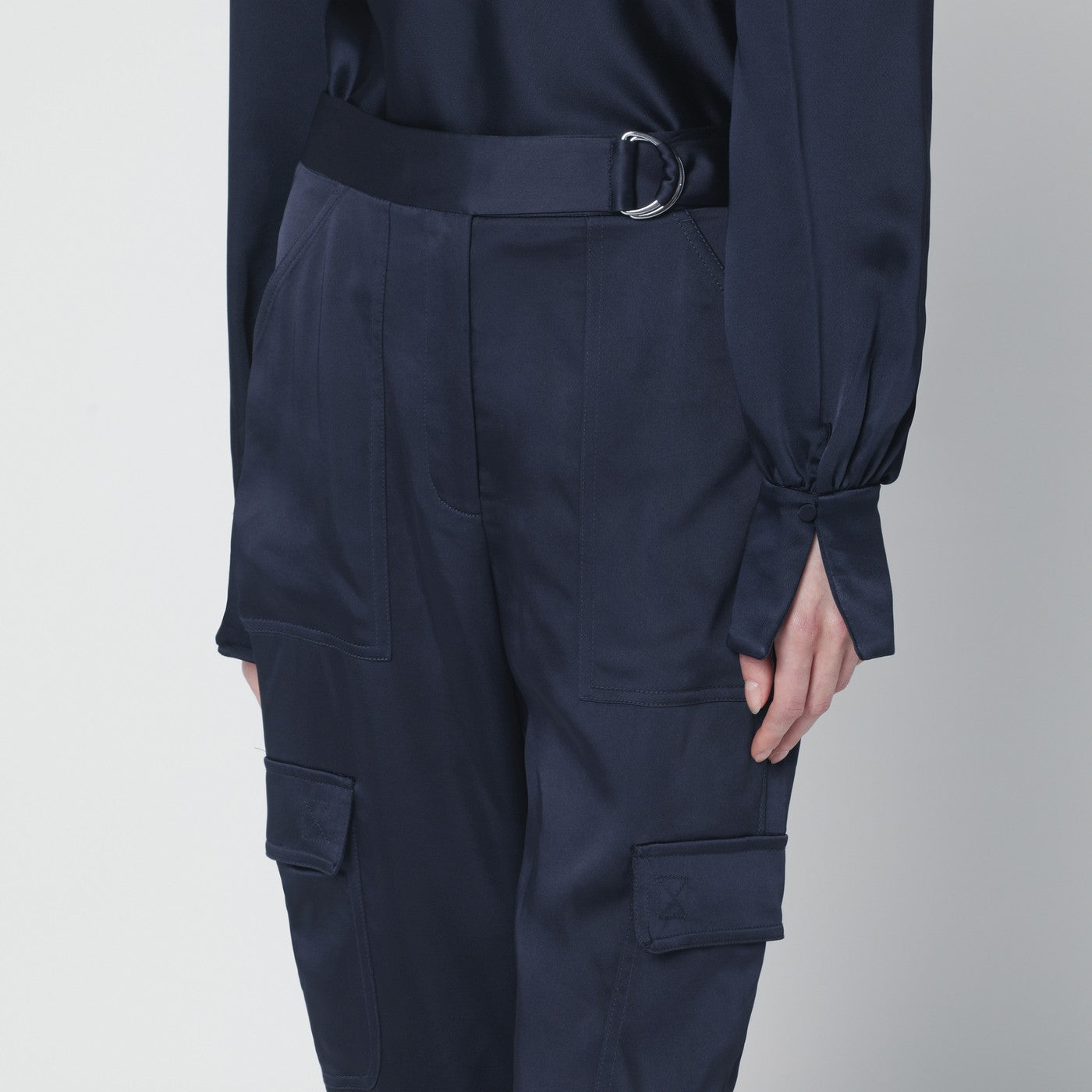 Pantalon Carolina bleu nuit en satin brillant