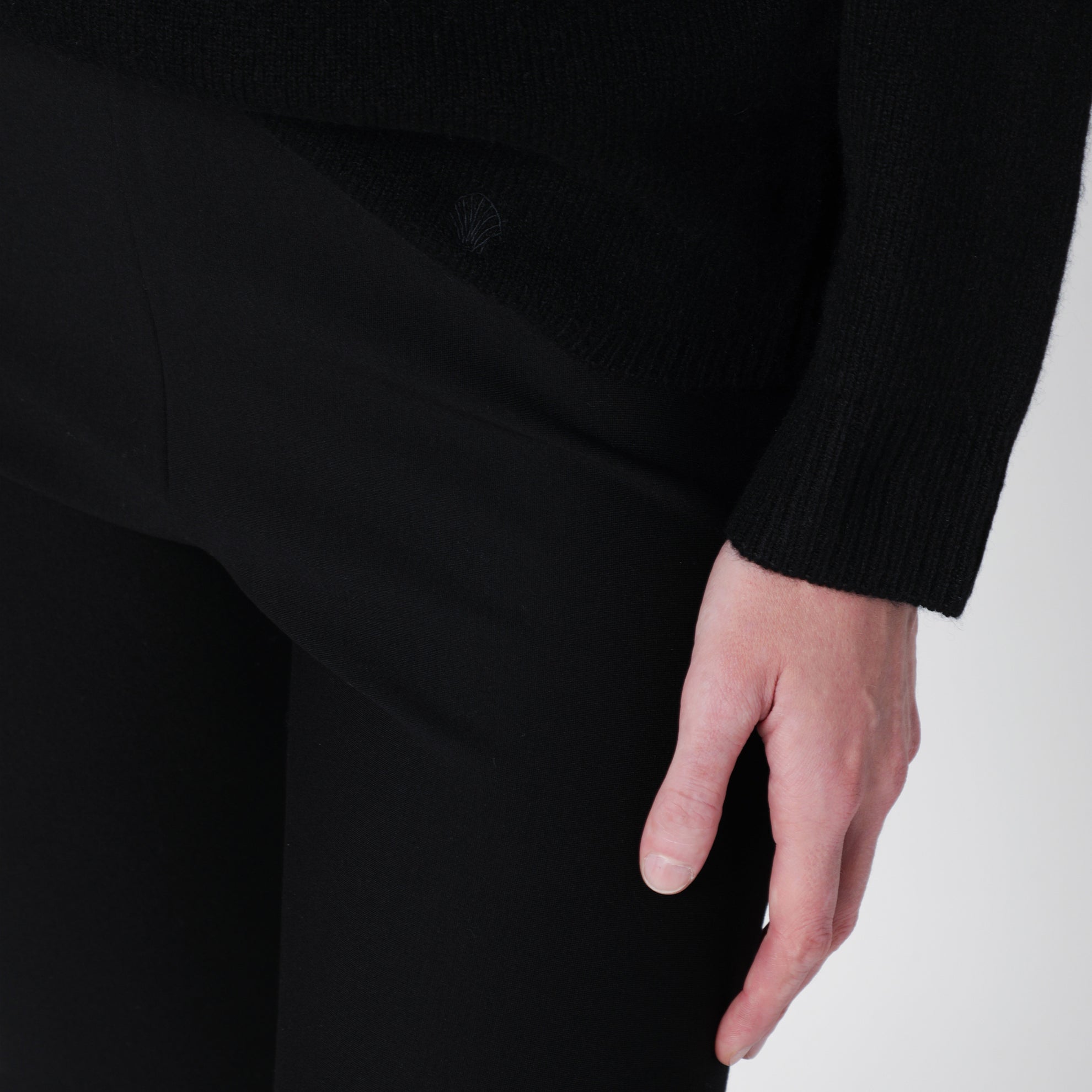 Maglione Sibyl nero in misto cashmere